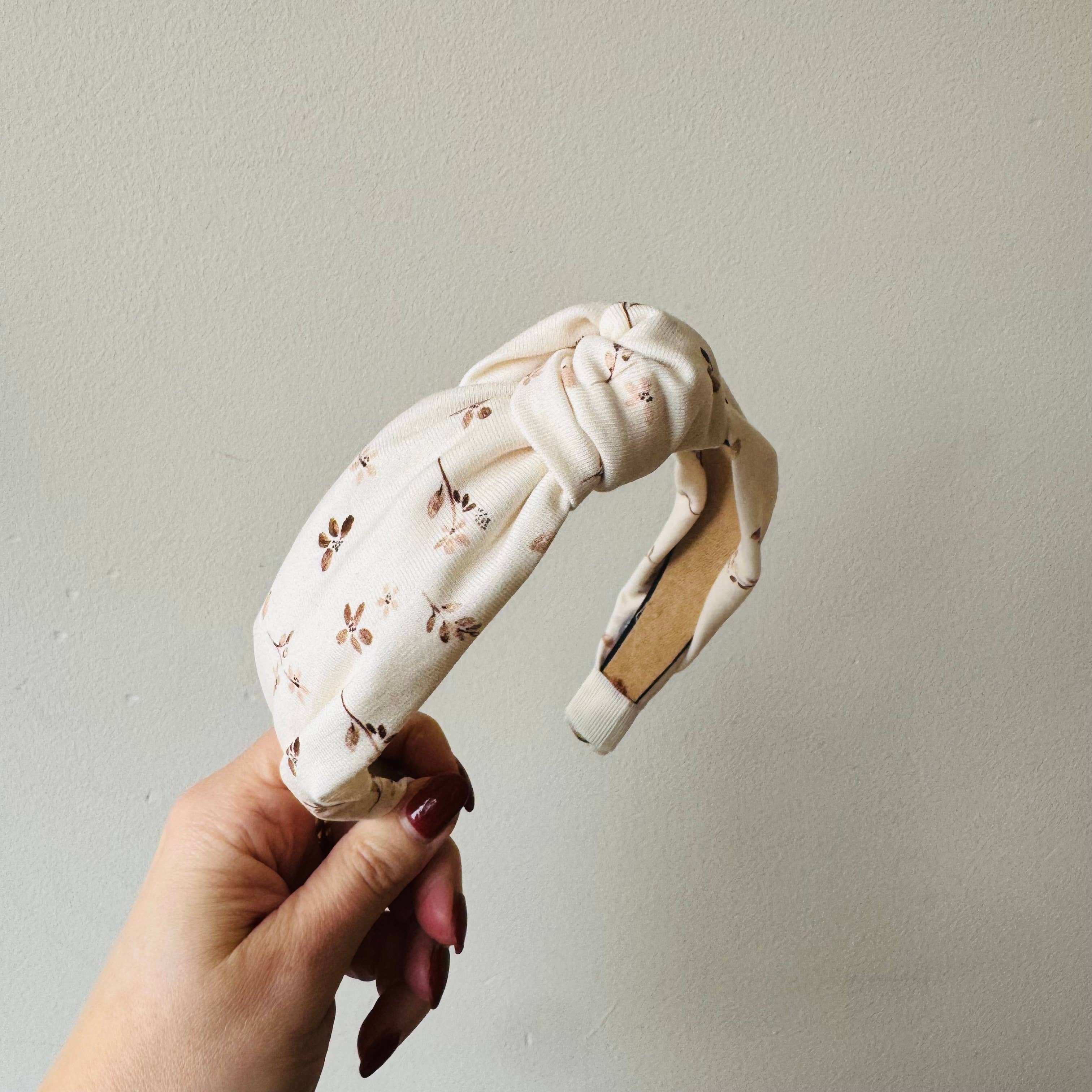 Knoten-Haarband mit Blumenmuster – Romantisch & bequem