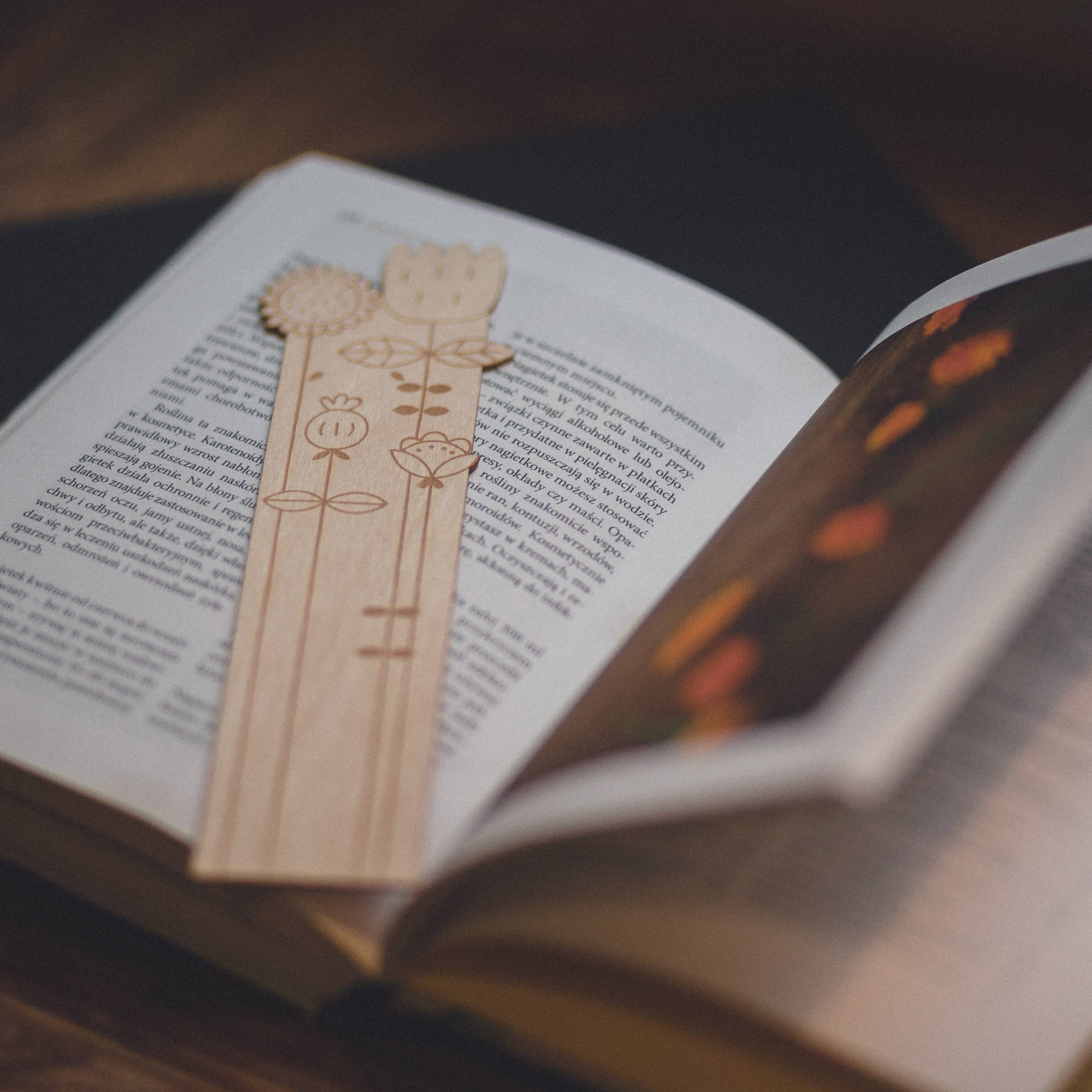 Lesezeichen aus Holz – Wildblumen