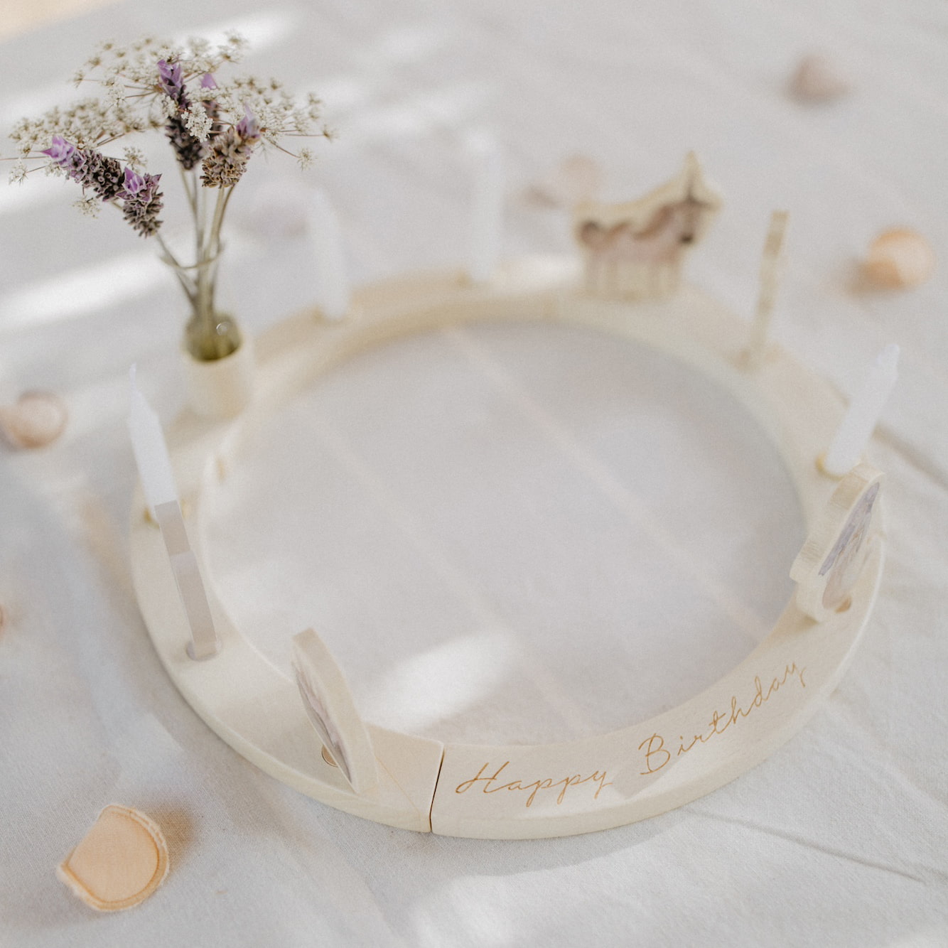 Geburtstagskranz Holz – inkl. Kerzen & Gravur | Optionales Set Rosa oder Blau