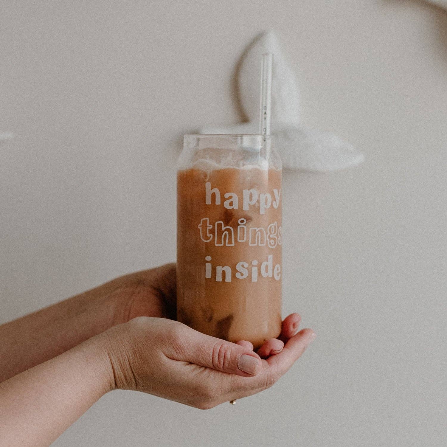 Hohes Trinkglas – Glas mit Print „Happy Things Inside“