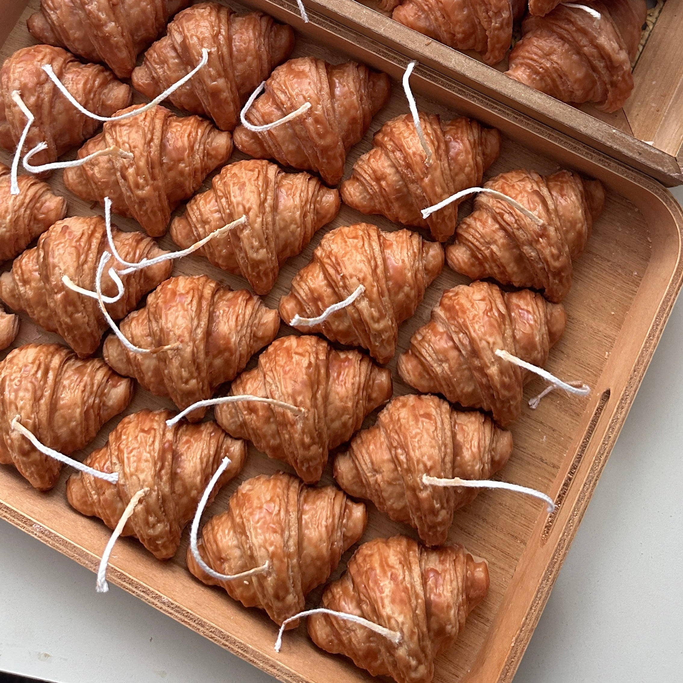 Kerze Croissant aus Sojawachs â Duftfrei & handgefertigt