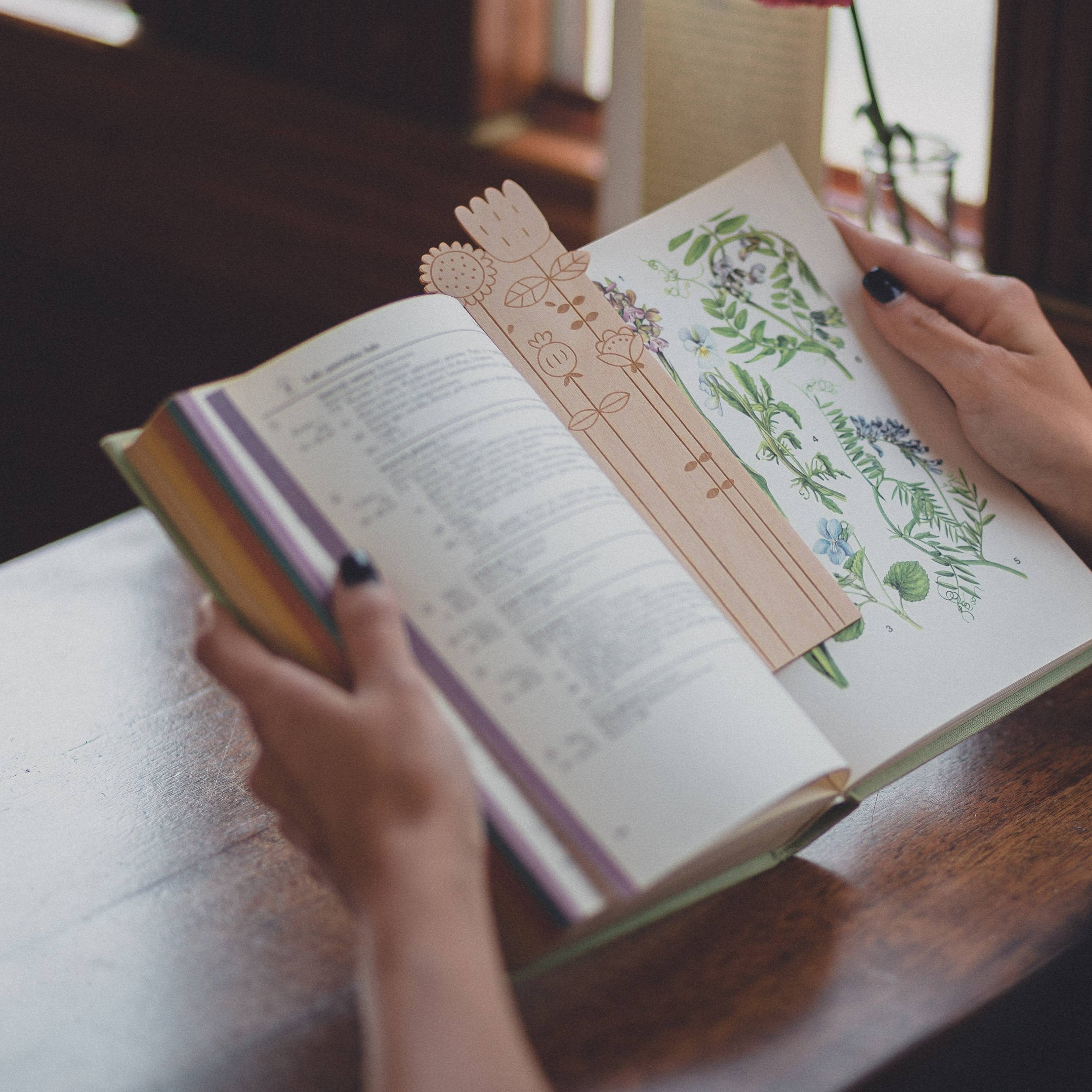 Lesezeichen aus Holz – Wildblumen