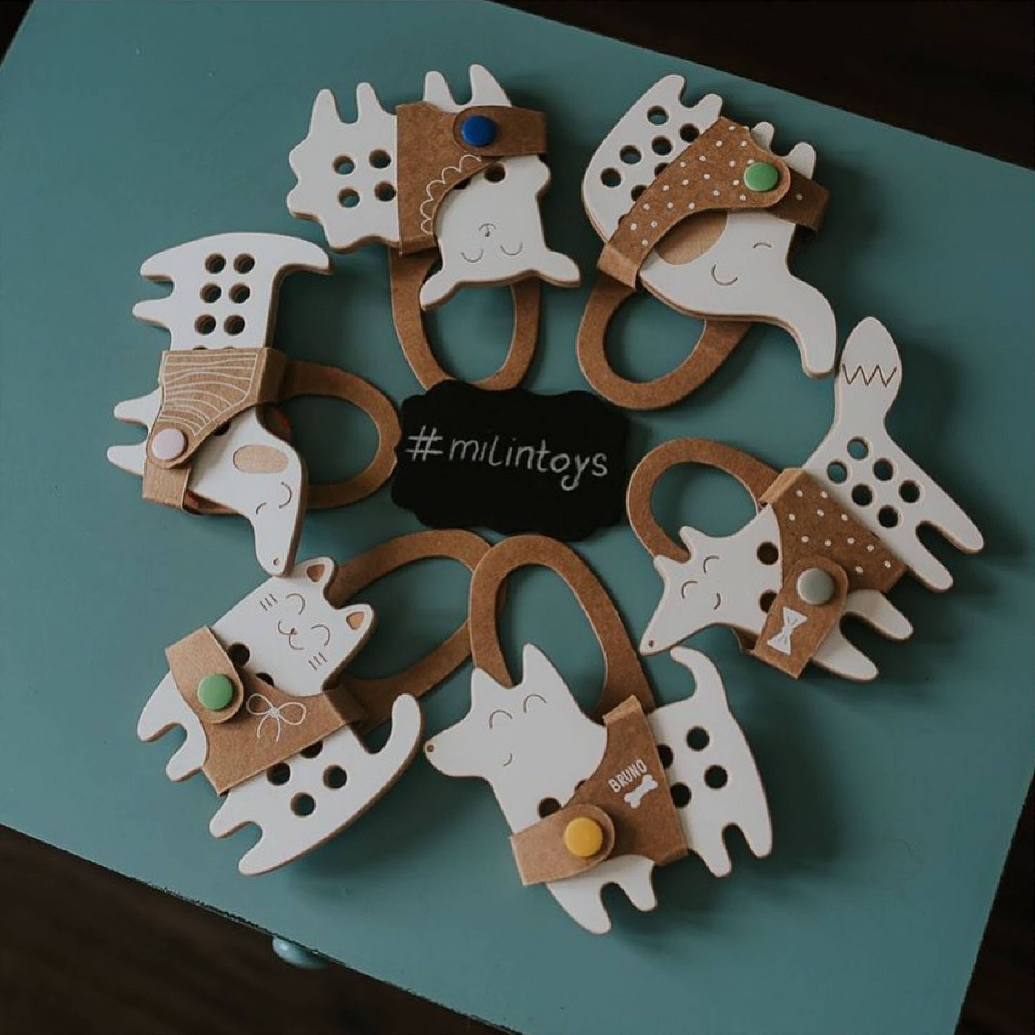 Fädelspiel aus Holz – Lotte der Dackel, Montessori-Spielzeug