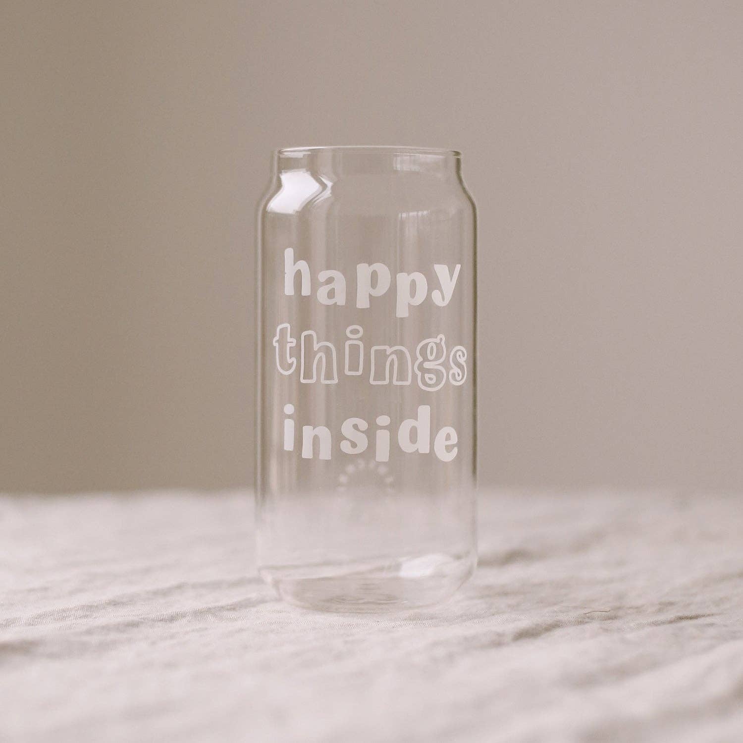 Hohes Trinkglas – Glas mit Print „Happy Things Inside“