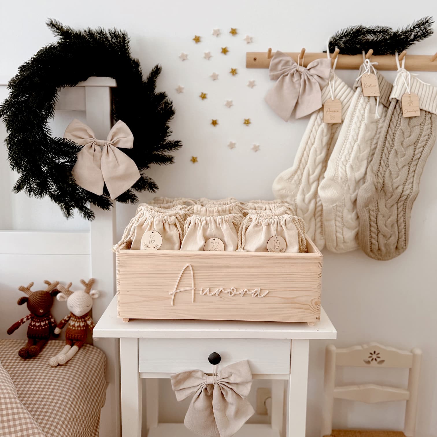 Adventskiste aus Holz mit 3D-Namen – personalisierbarer Adventskalender
