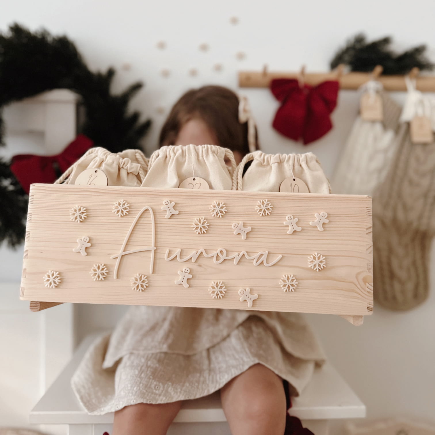 Adventskiste aus Holz mit 3D-Namen – personalisierbarer Adventskalender