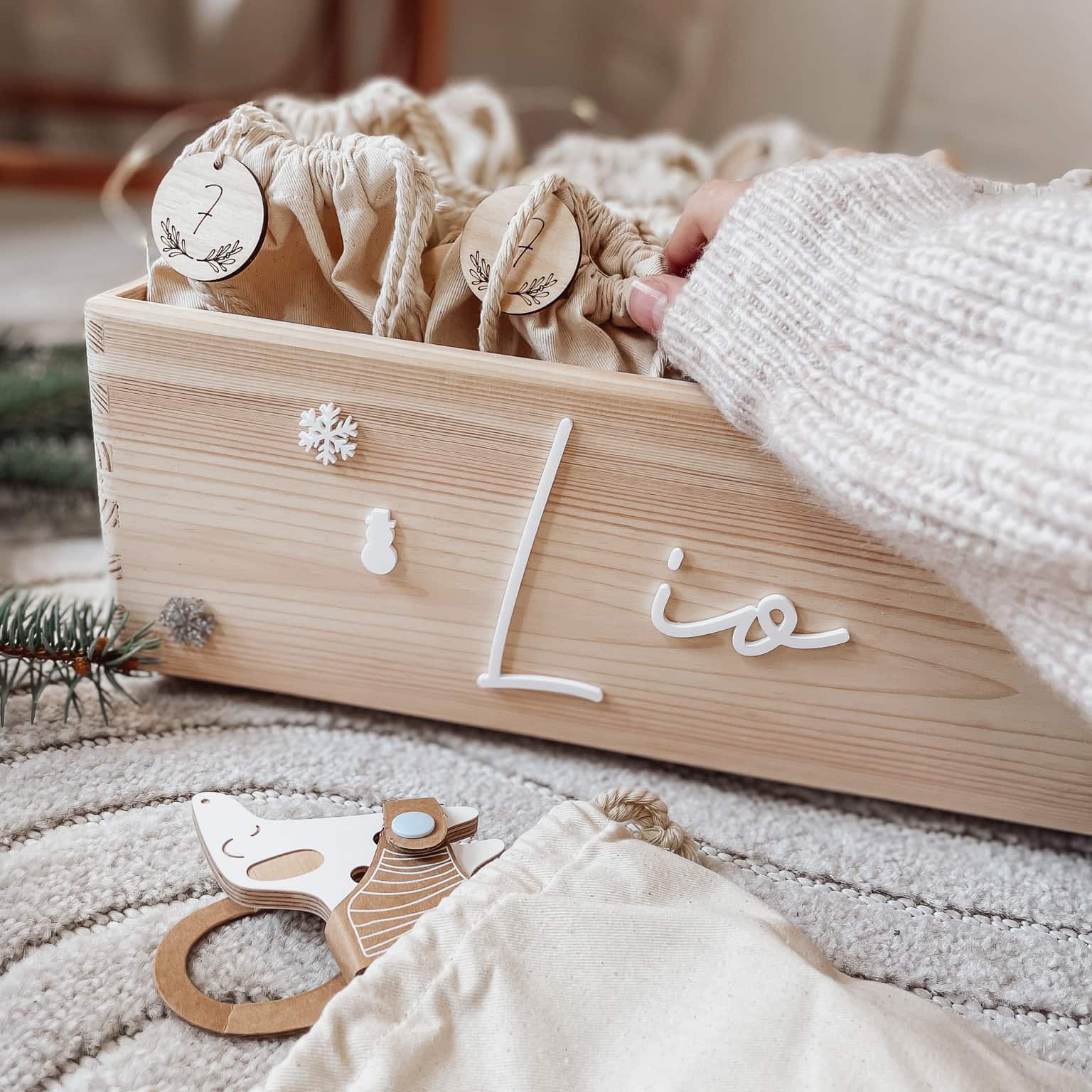 Adventskiste aus Holz mit 3D-Namen – personalisierbarer Adventskalender