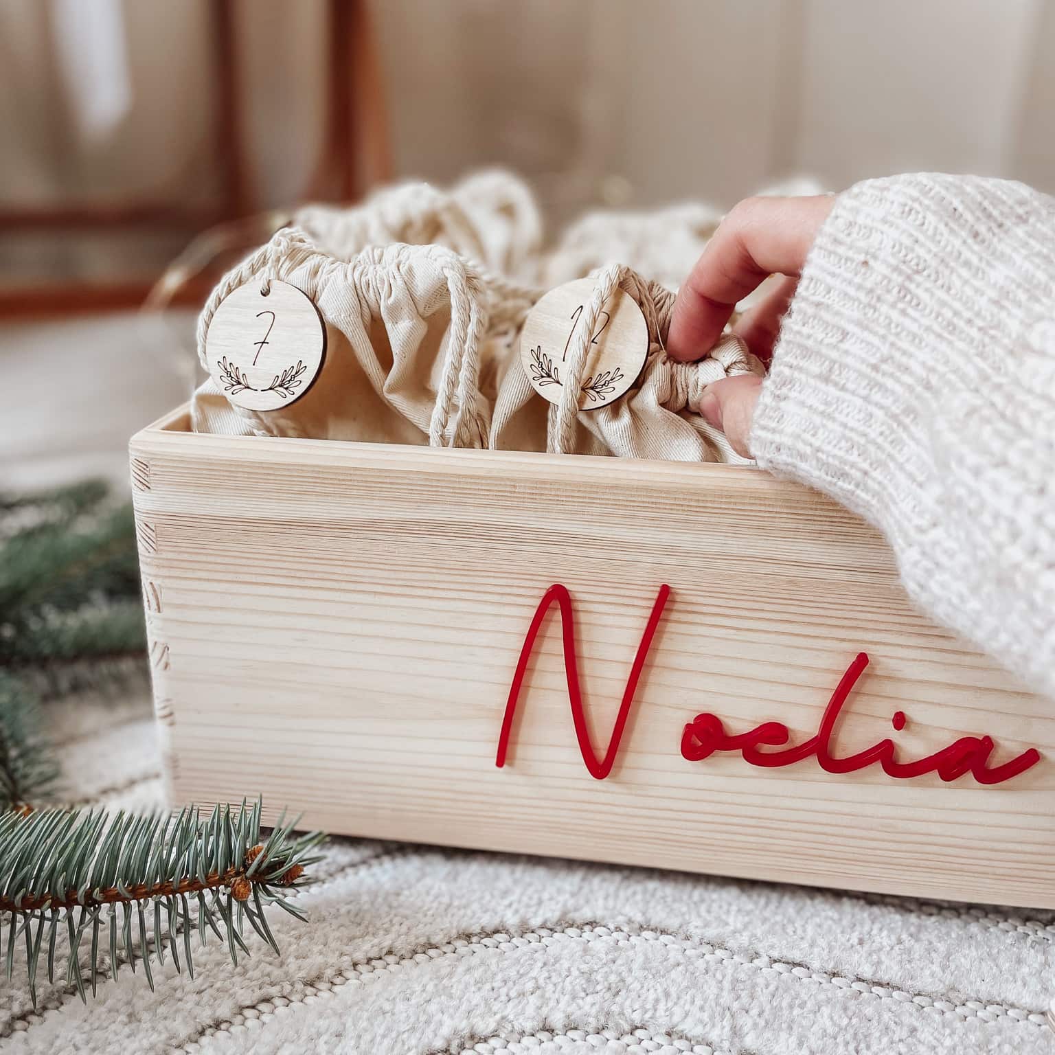 Adventskiste aus Holz mit 3D-Namen – personalisierbarer Adventskalender