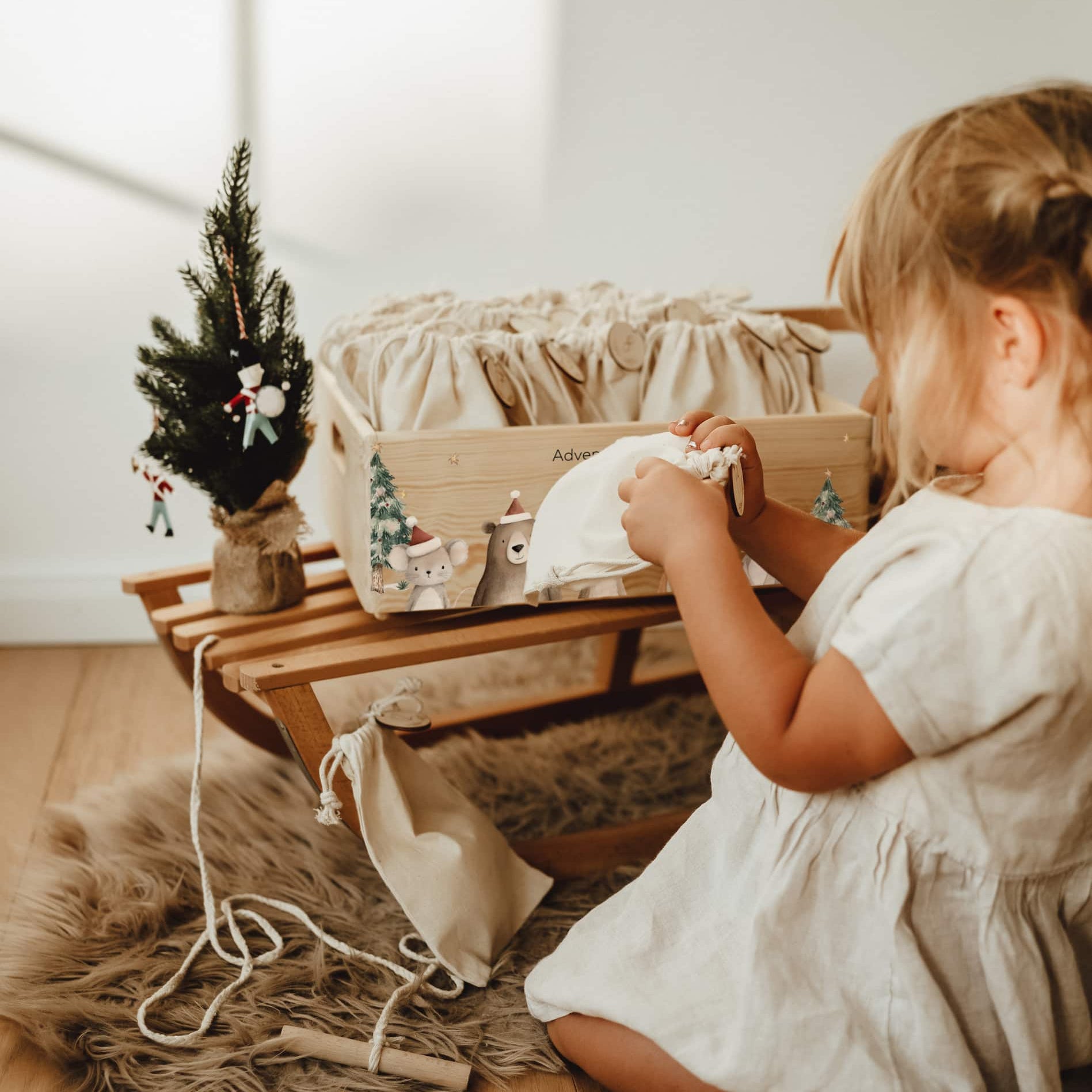 Personalisierter Adventskalender aus Holz – mit liebevollen Waldtier-Motiven