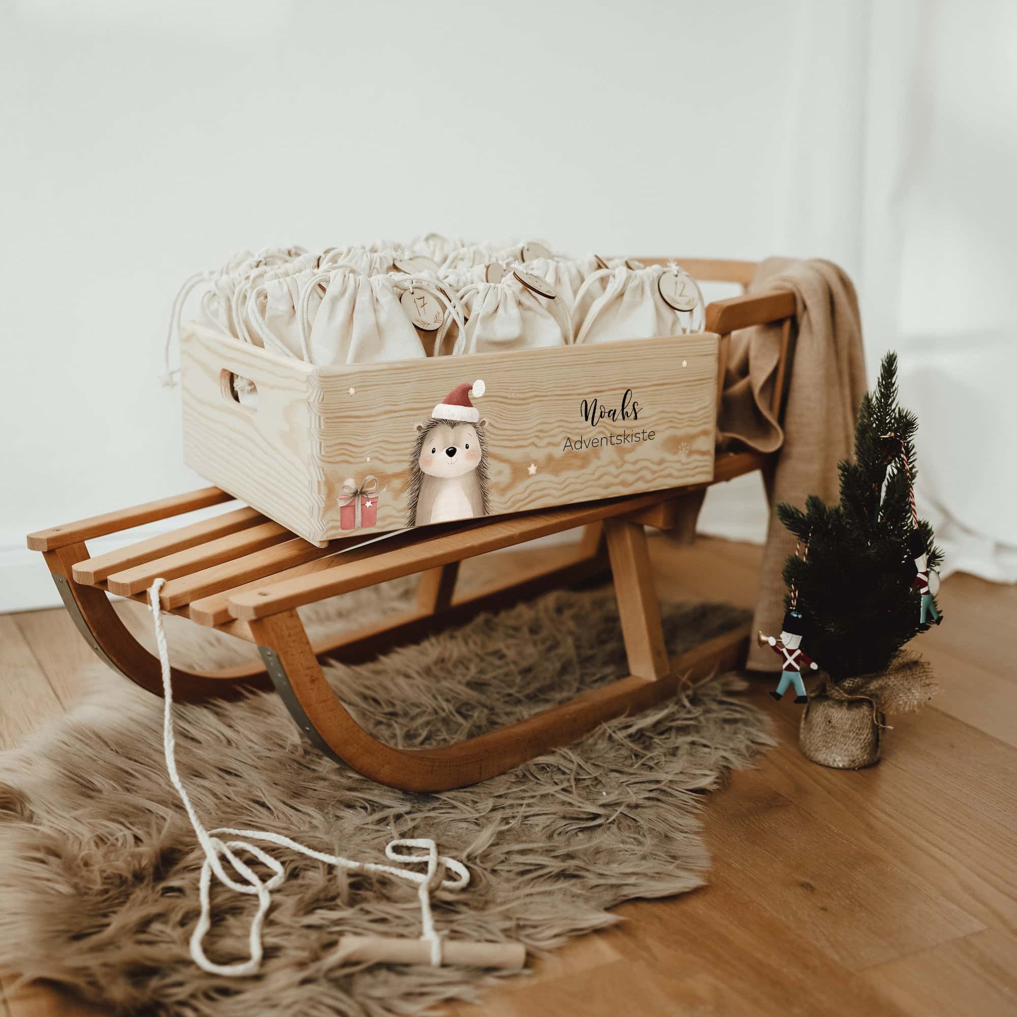 Personalisierter Adventskalender aus Holz – mit liebevollen Waldtier-Motiven