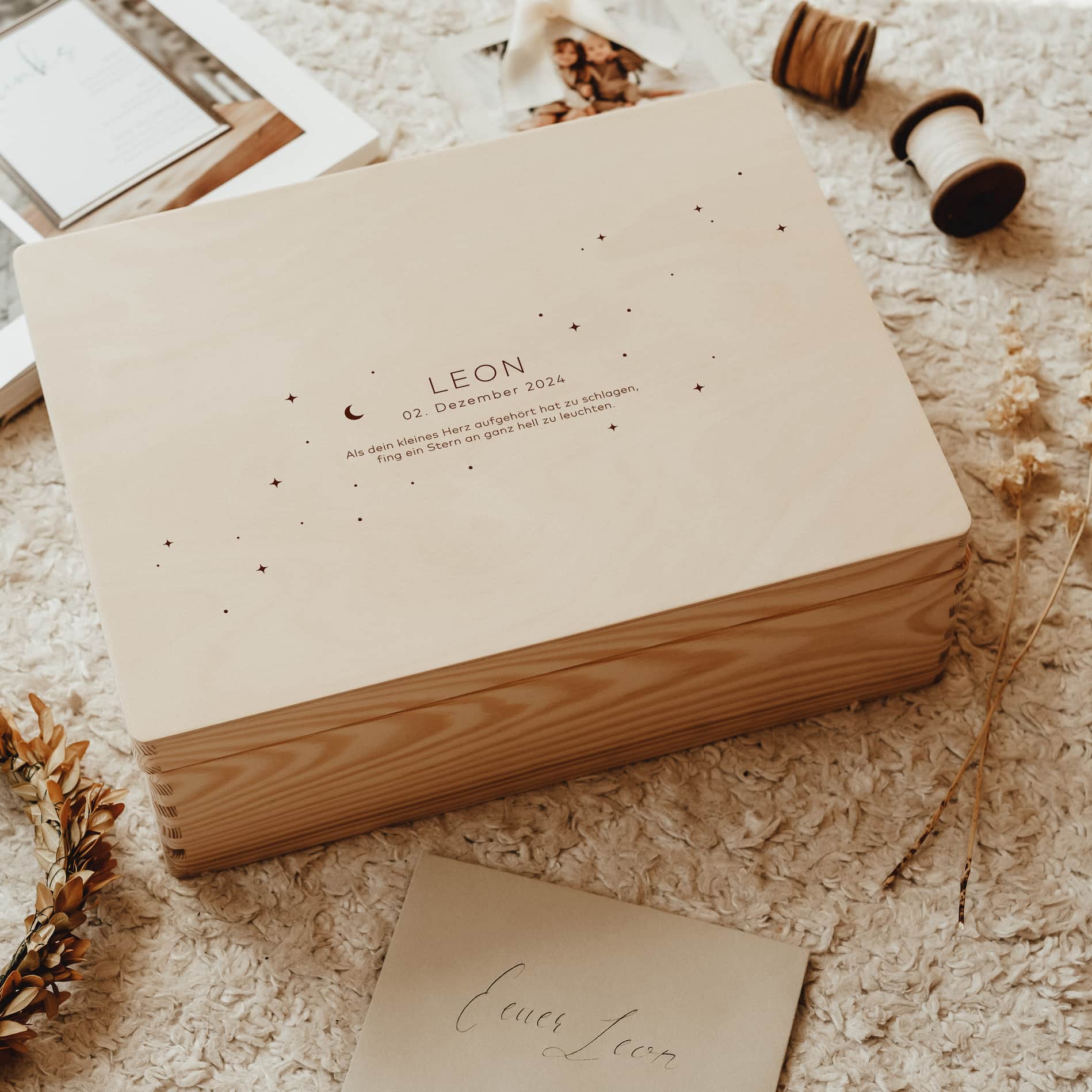 Erinnerungskiste Holz personalisiert - Sterne & Mond