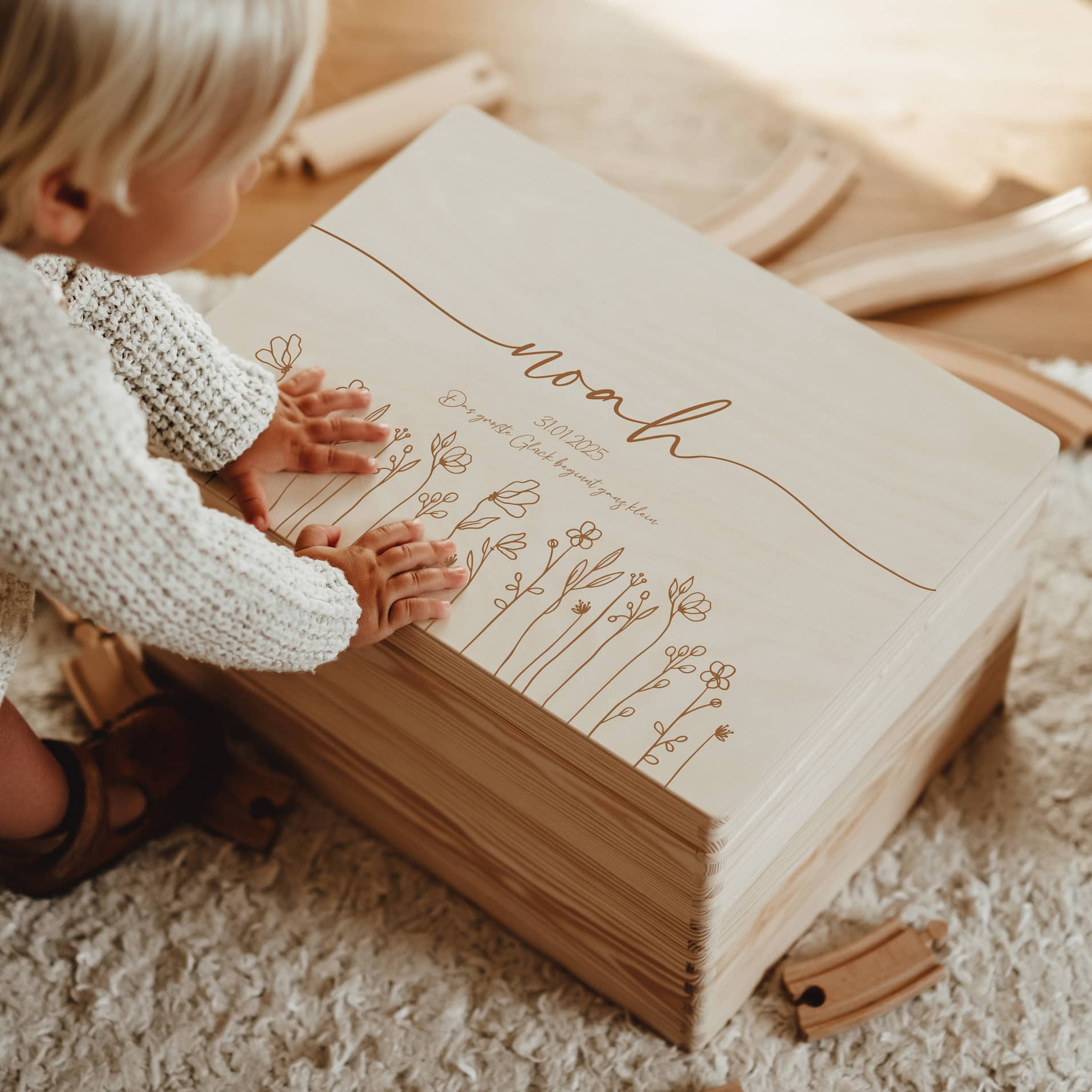 Erinnerungskiste Holz personalisiert - Wildblumenwiese