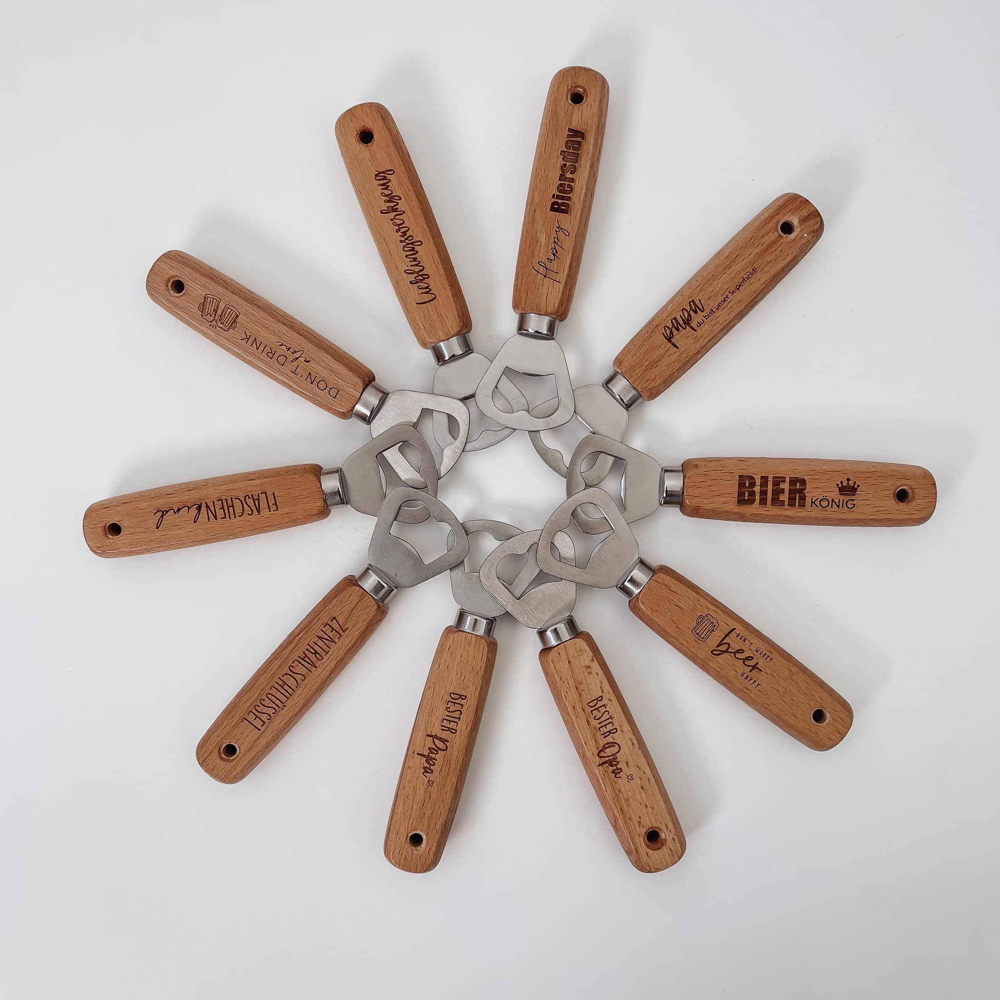 Flaschenöffner personalisiert – mit Gravur aus Holz