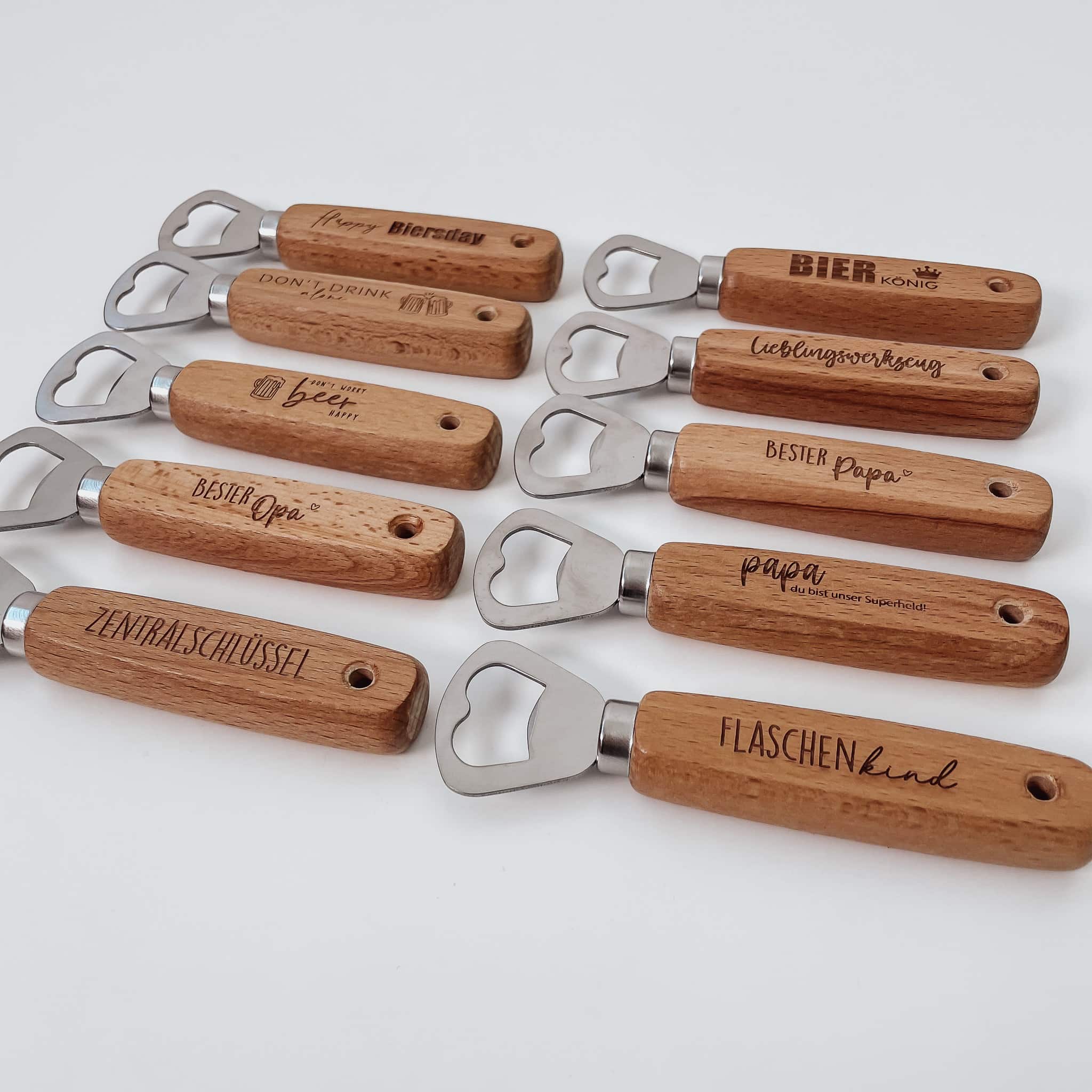 Flaschenöffner personalisiert – mit Gravur aus Holz