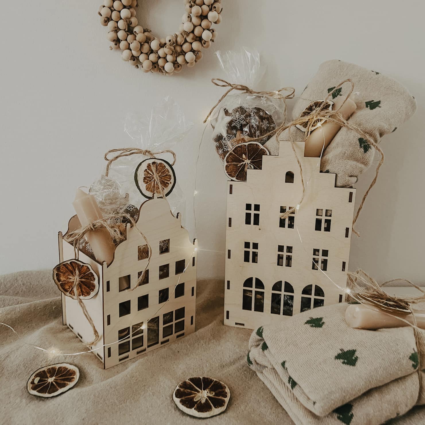 Geschenkverpackung 3-in-1 aus Holz – Lichterhaus im Grachtenhaus-Stil