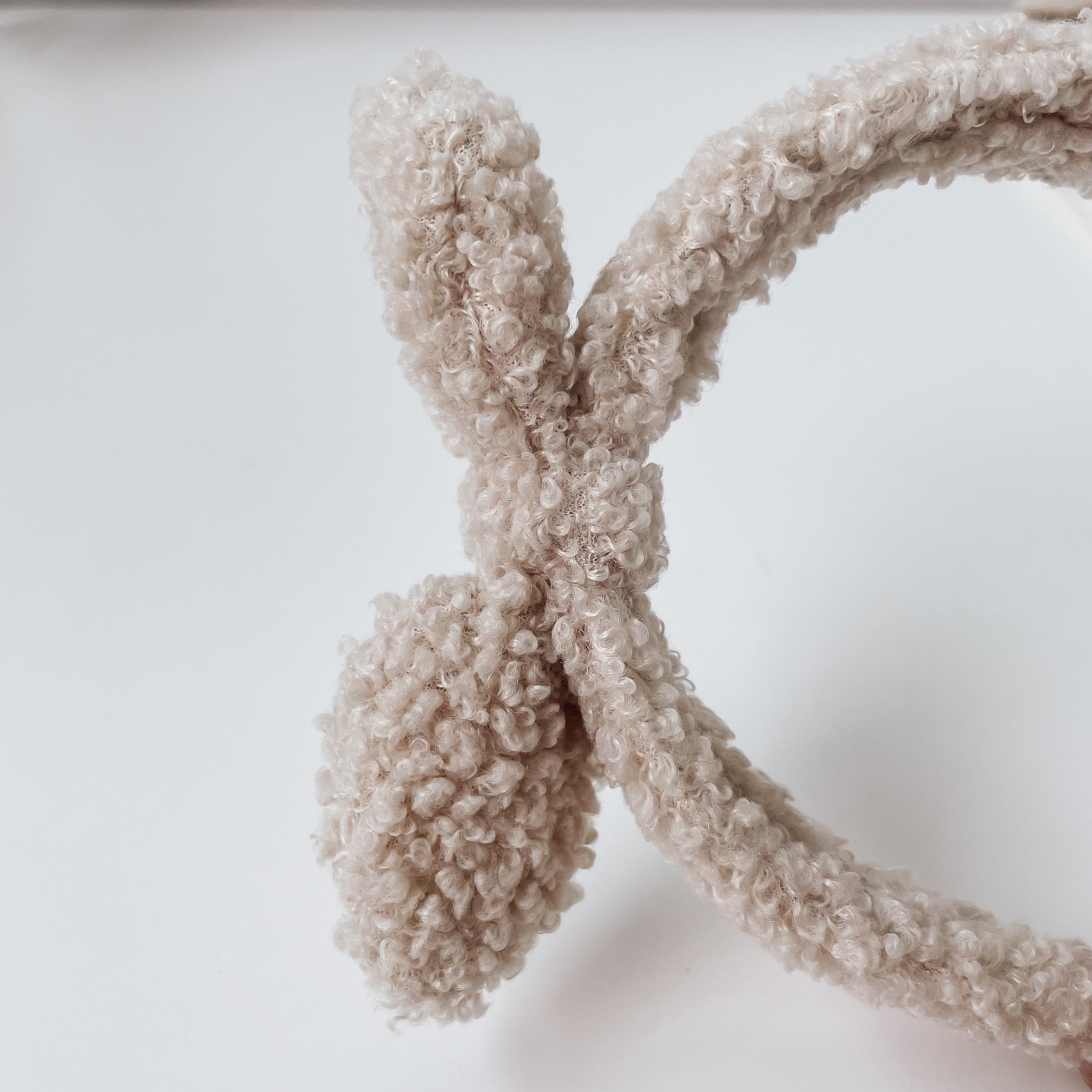 Haarreif 'Teddy Bow' – Weicher Haarreif mit Schleife aus Teddyplüsch