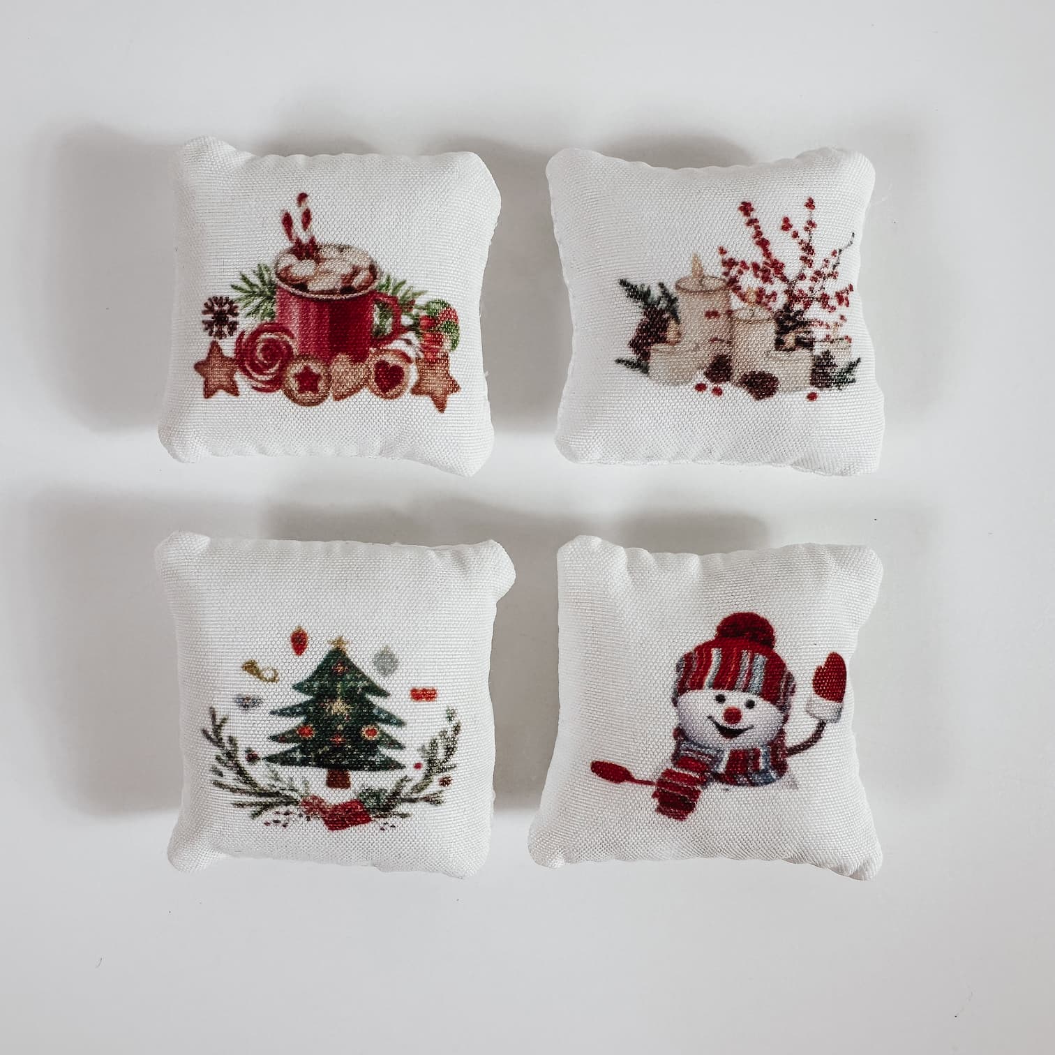 Weihnachtskissen im Mini-Format – Skandinavische Deko im 4er-Set