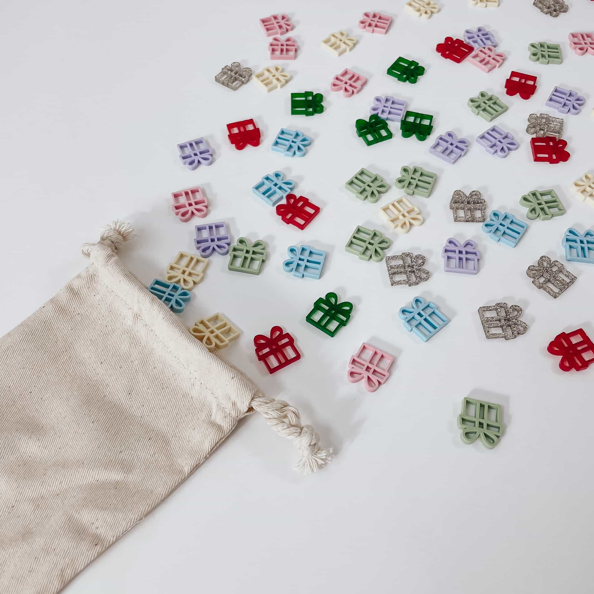 Konfetti Geschenke – Individuelles Acryl für deine Tischdekoration