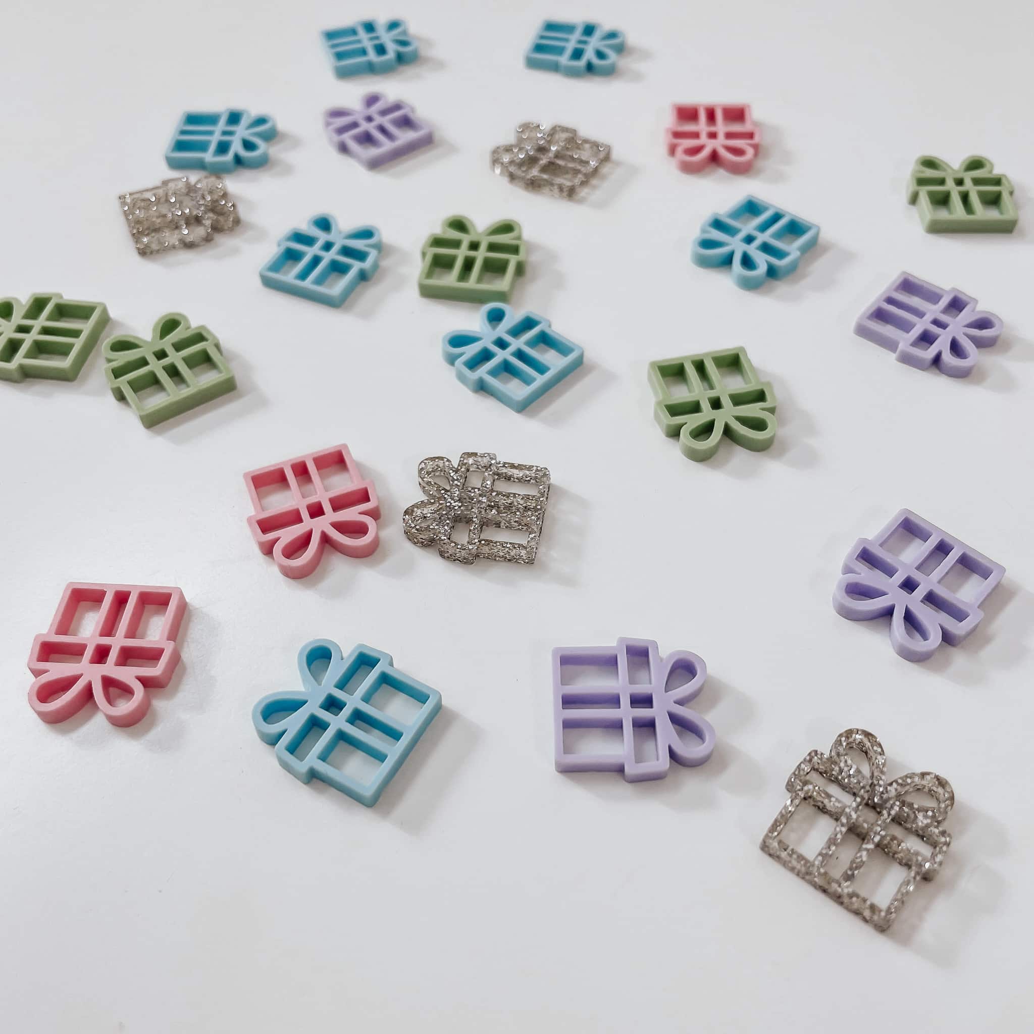 Konfetti Geschenke – Individuelles Acryl für deine Tischdekoration