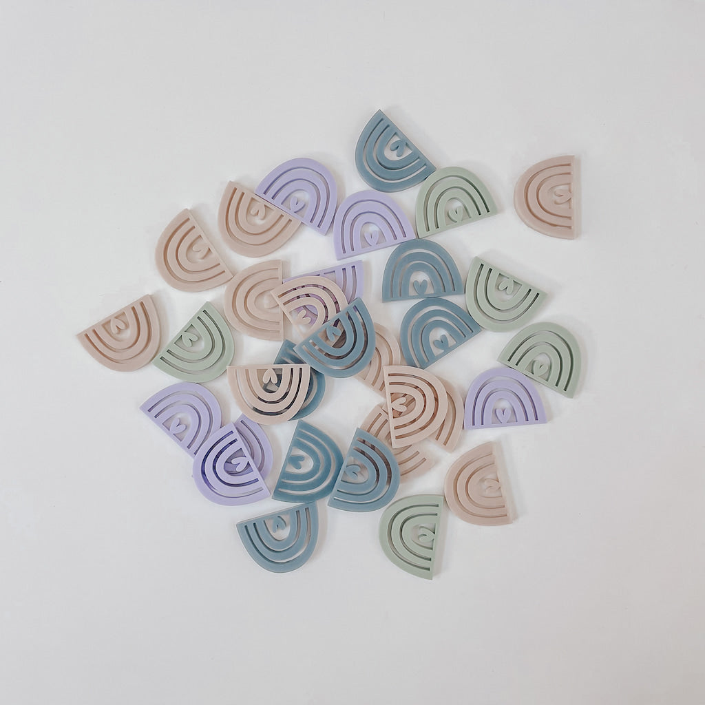 Konfetti Regenbogen Acryl – Tischdeko für Taufe & Baby-Party