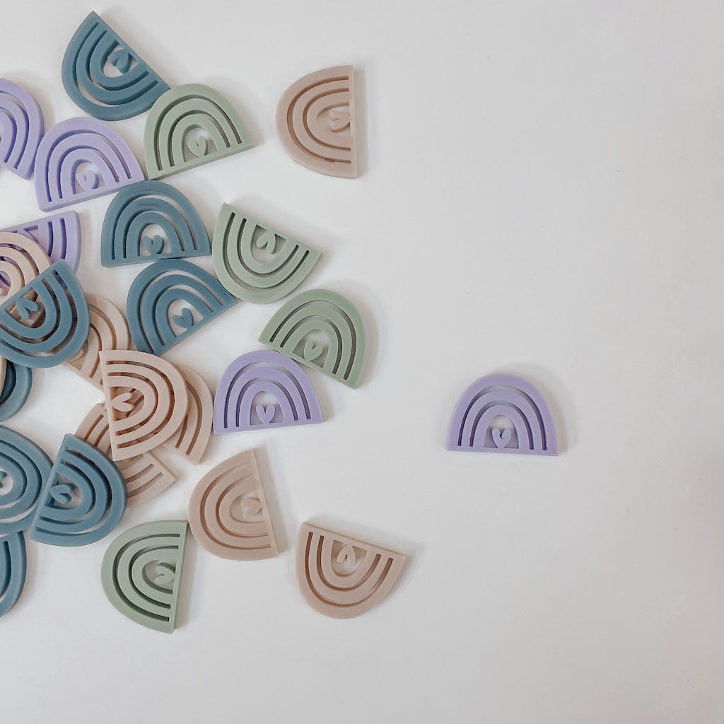 Konfetti Regenbogen Acryl – Tischdeko für Taufe & Baby-Party