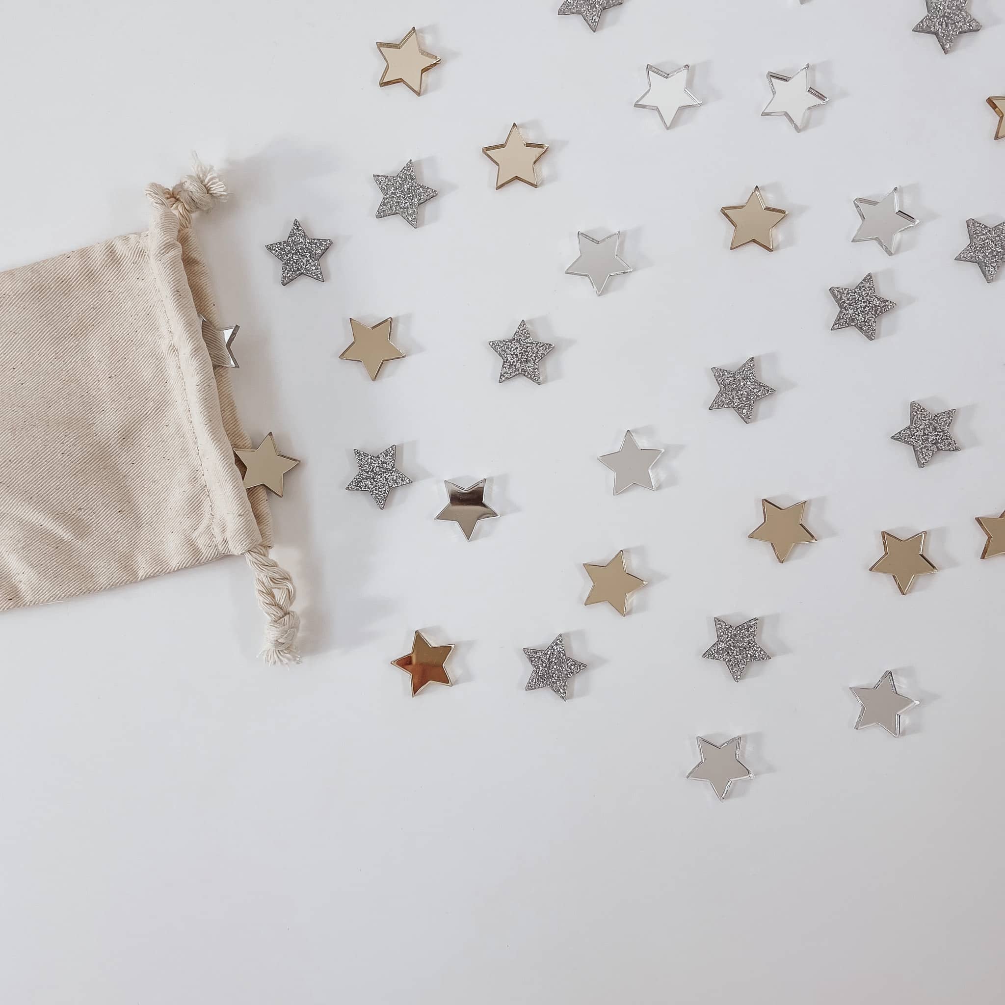 Konfetti Sterne aus Acryl – Nachhaltige Tischdeko für festliche Anlässe