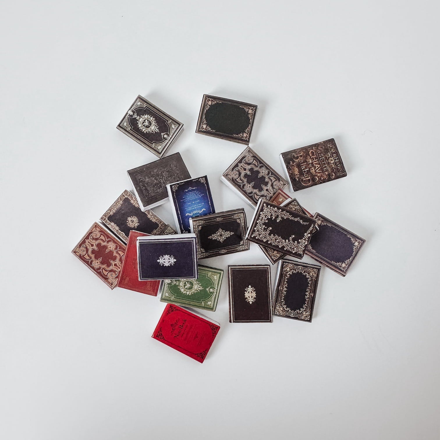 Miniatur Bücher für Wichtel – realistische Mini Bücher zum Umblättern