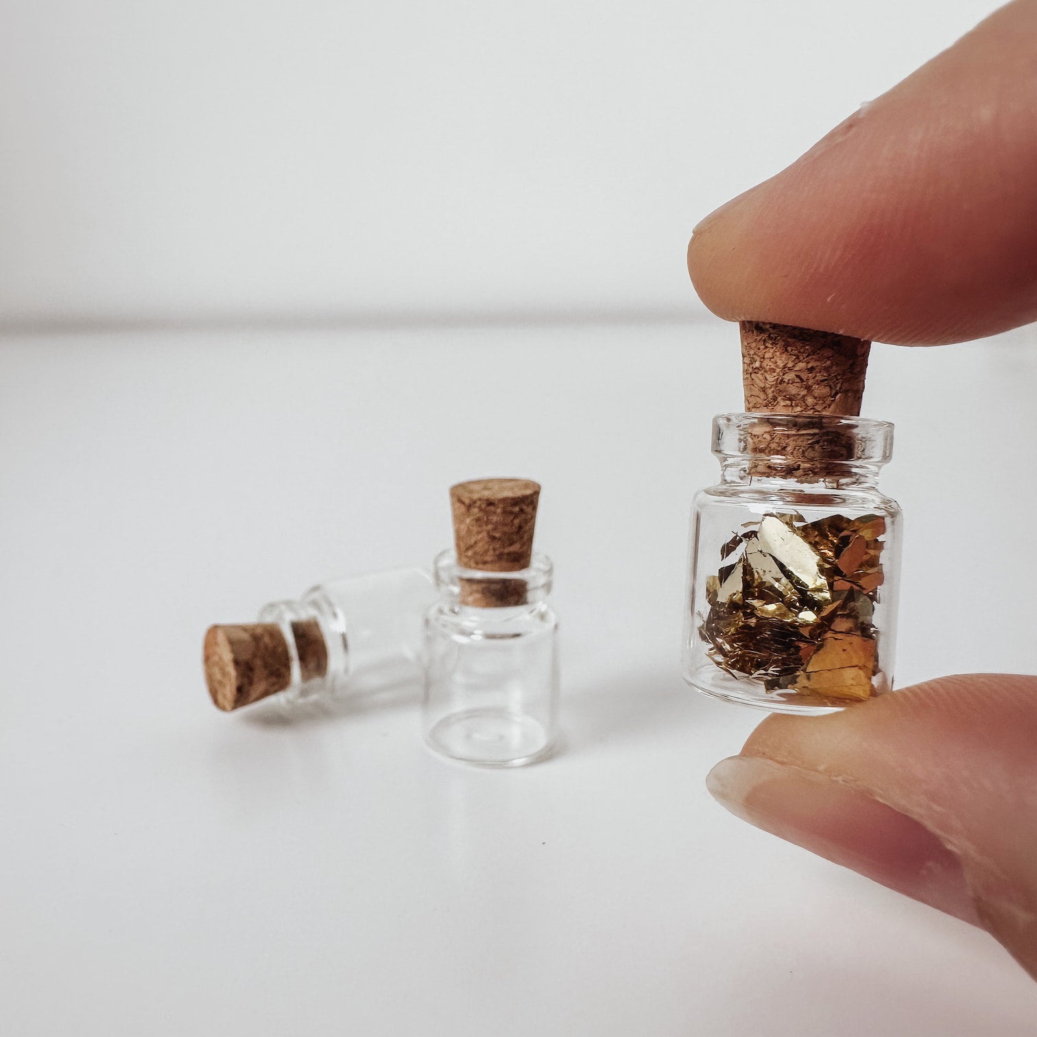 Mini Glasfläschchen mit Korken – perfekt für Wichtelzauber & Mini-Deko