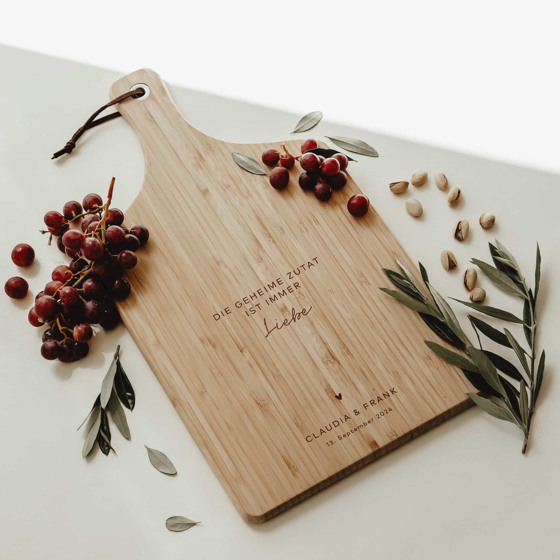 Personalisiertes Schneidebrett Bambus | Eiche – Zutat Liebe