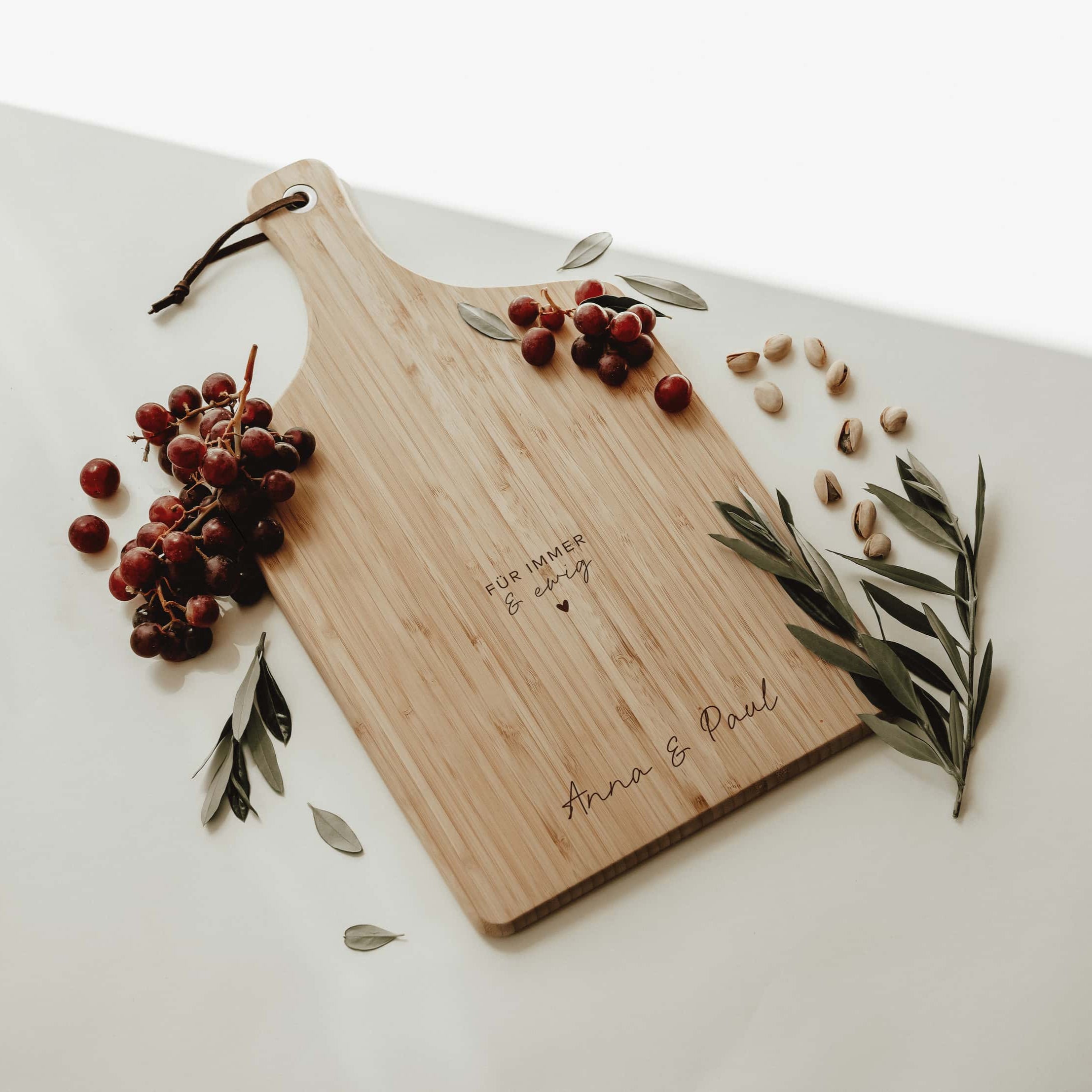 Personalisiertes Schneidebrett Bambus/Eiche - nach deinen Wünschen