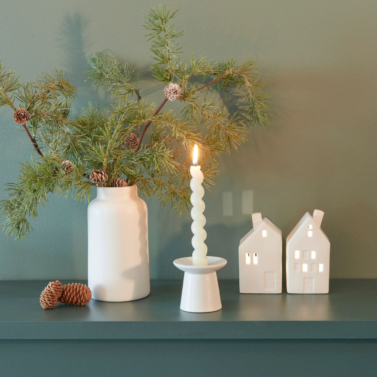 Porzellanhaus LED mit Giebeldach