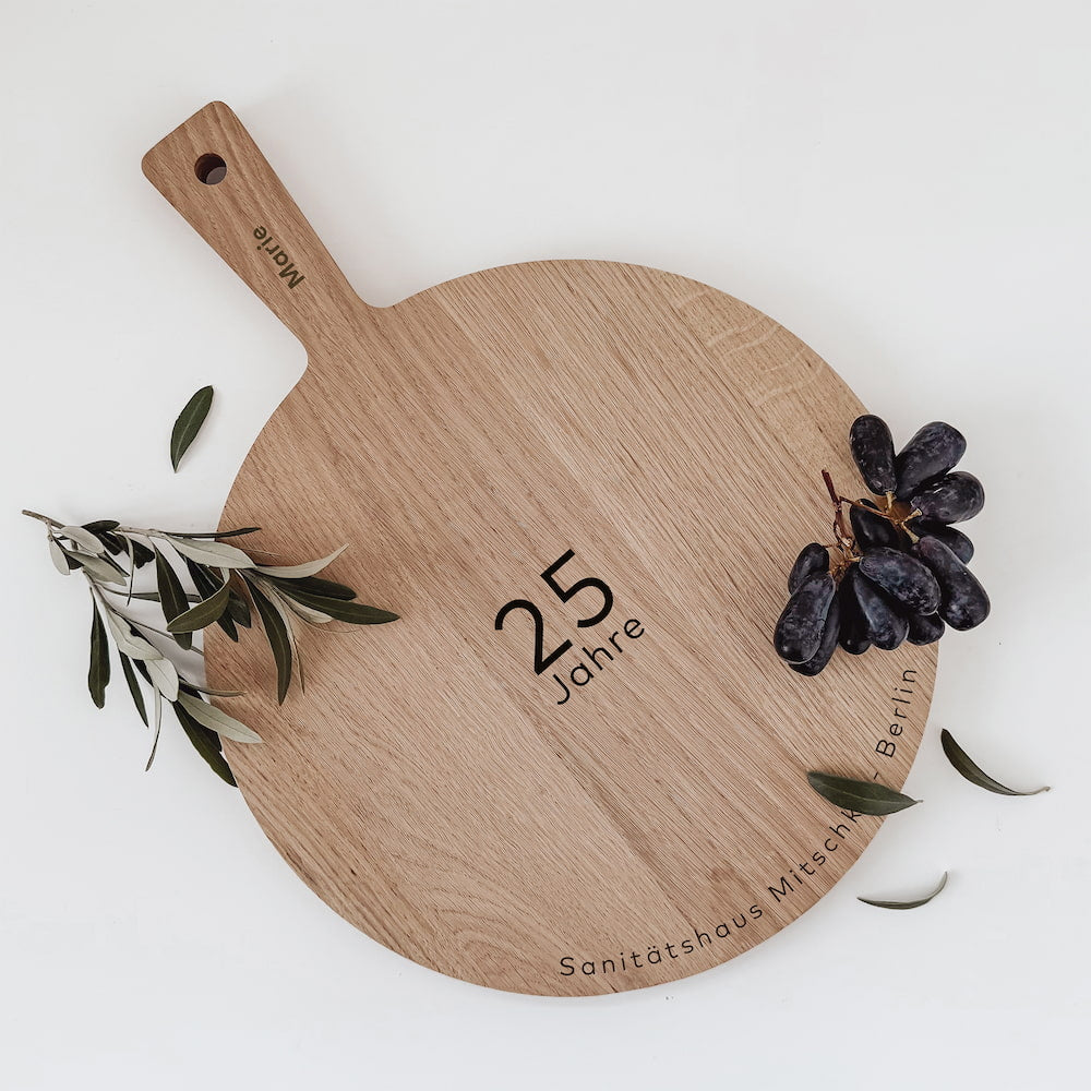 Schneidebrett rund, aus Eiche – Firmengeschenk aus Holz