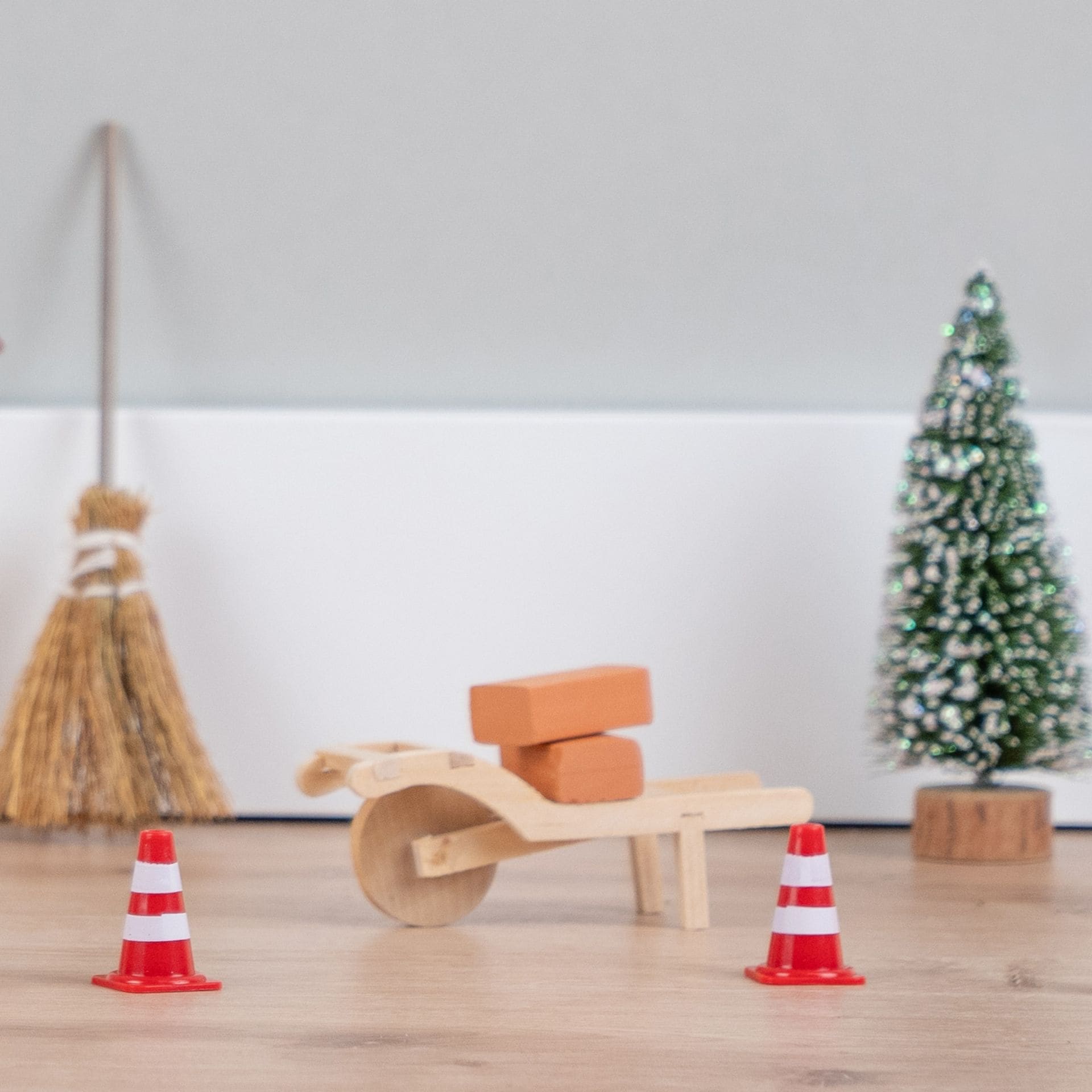 Mini Schubkarre aus Holz – Zubehör für deine Wichtelwelt