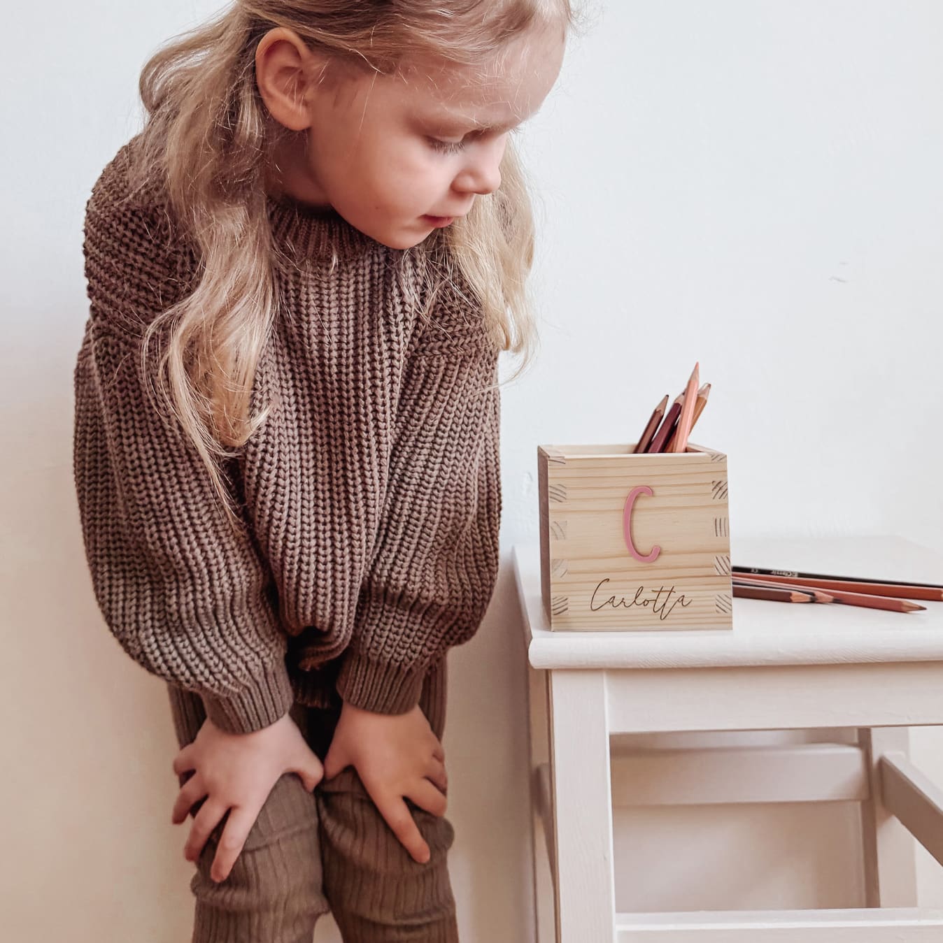 Stiftehalter mit 3D-Buchstabe & Namensgravur – personalisiert aus Holz