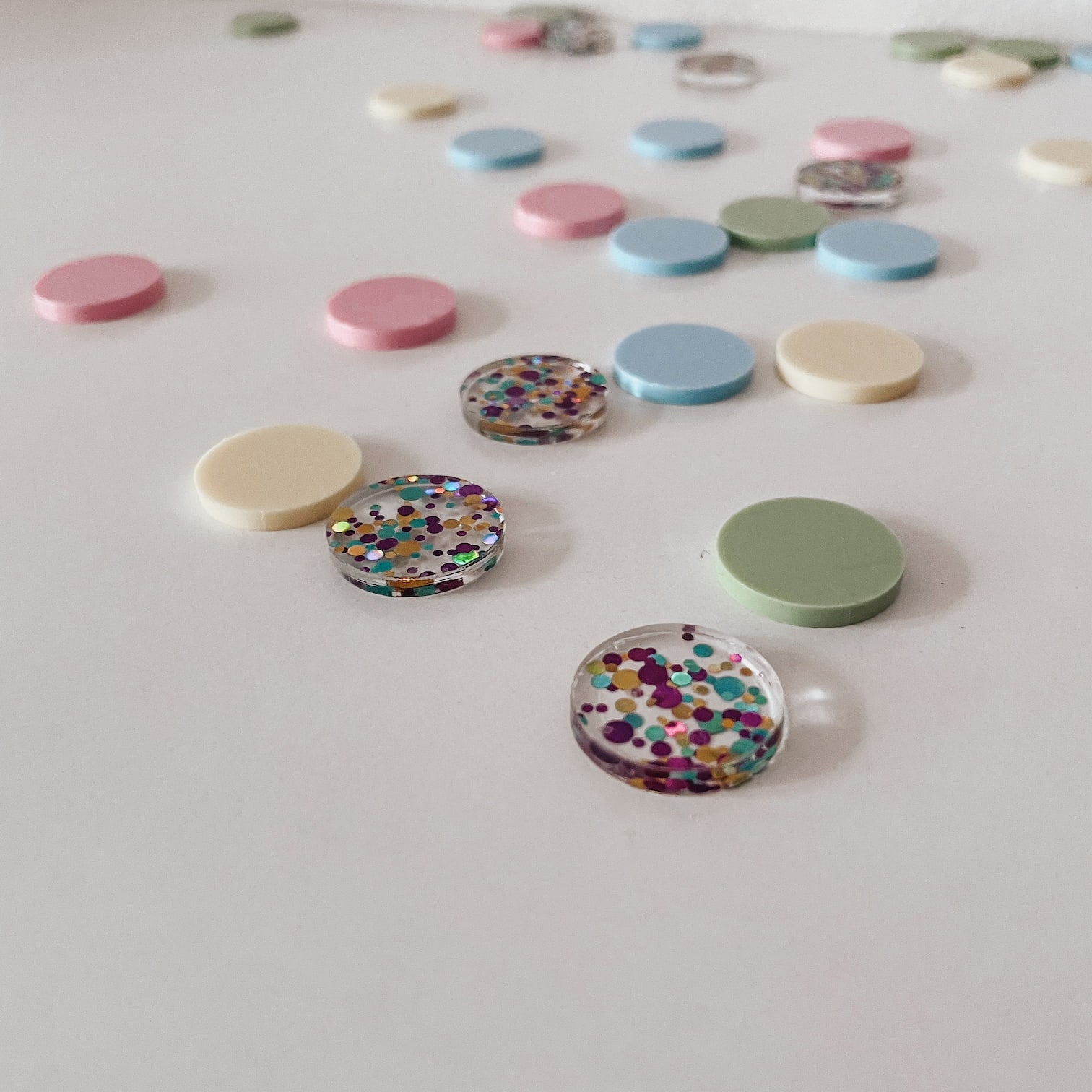 Nachhaltiger Konfetti-Mix aus Acryl - gepunktet