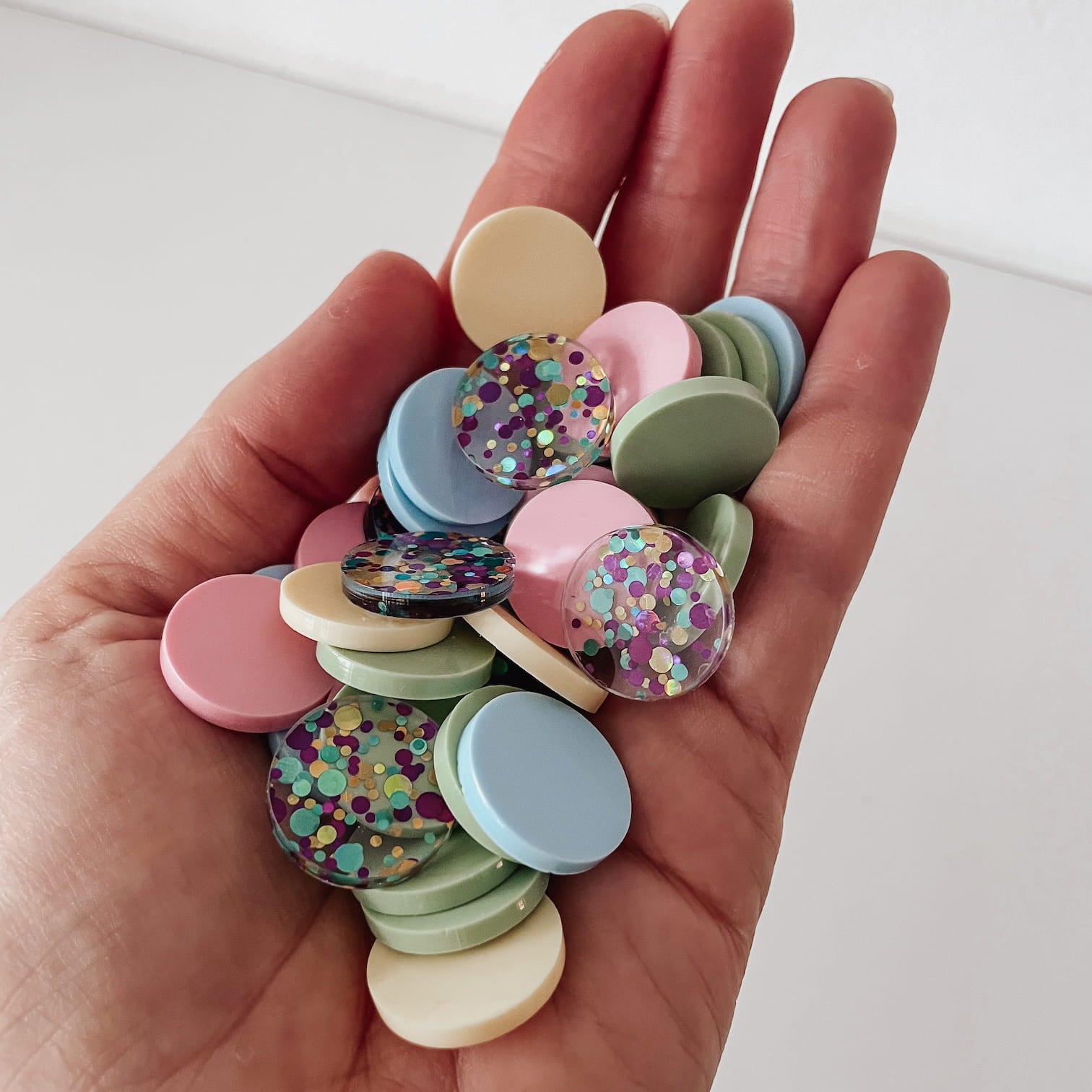 Nachhaltiger Konfetti-Mix aus Acryl - gepunktet