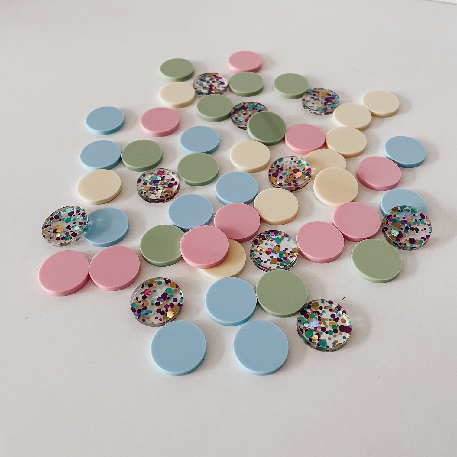 Nachhaltiger Konfetti-Mix aus Acryl - gepunktet