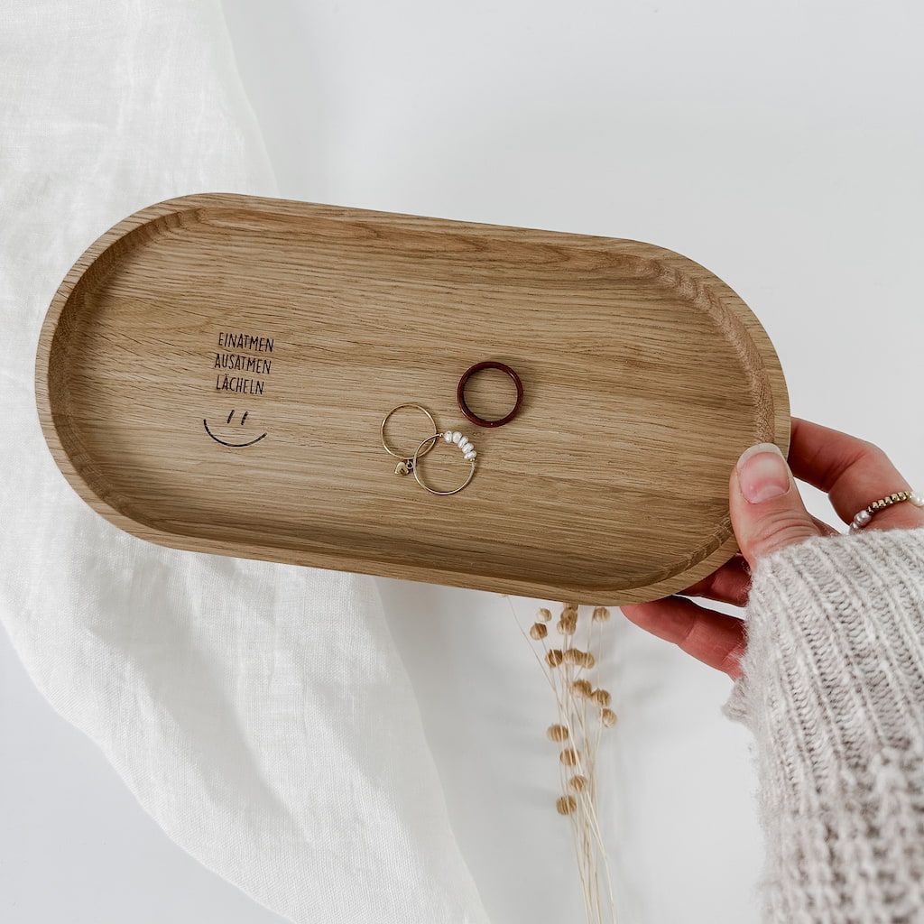 Tablett aus Holz – Einatmen, ausatmen