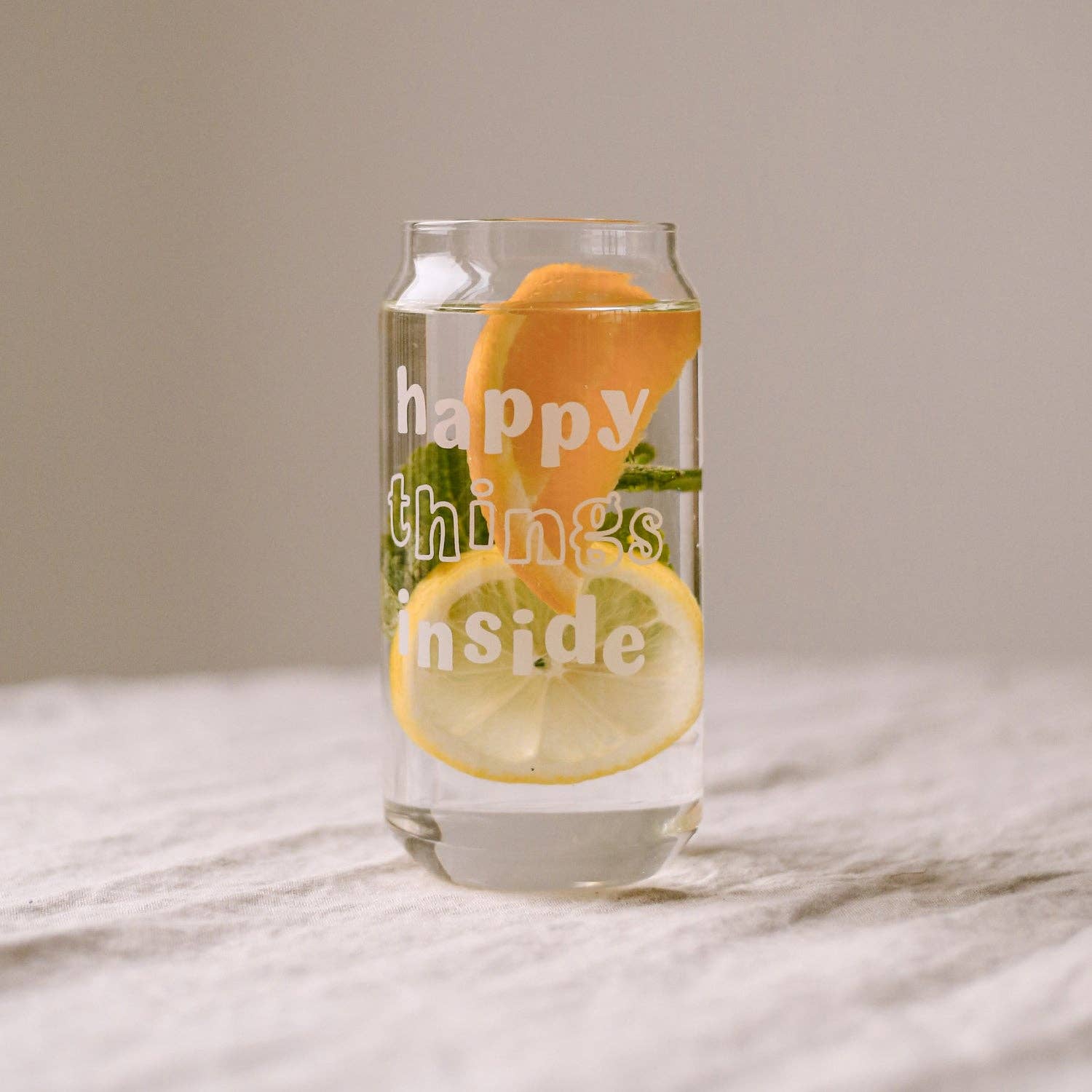 Hohes Trinkglas – Glas mit Print „Happy Things Inside“