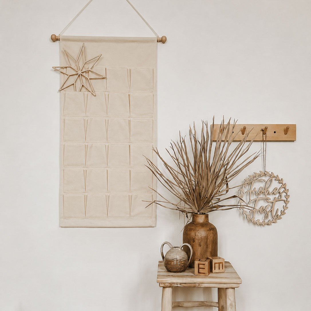 Adventskalender aus Stoff mit Holzzahlen & Holzschriftzug – wiederverwendbar - lyllevenn