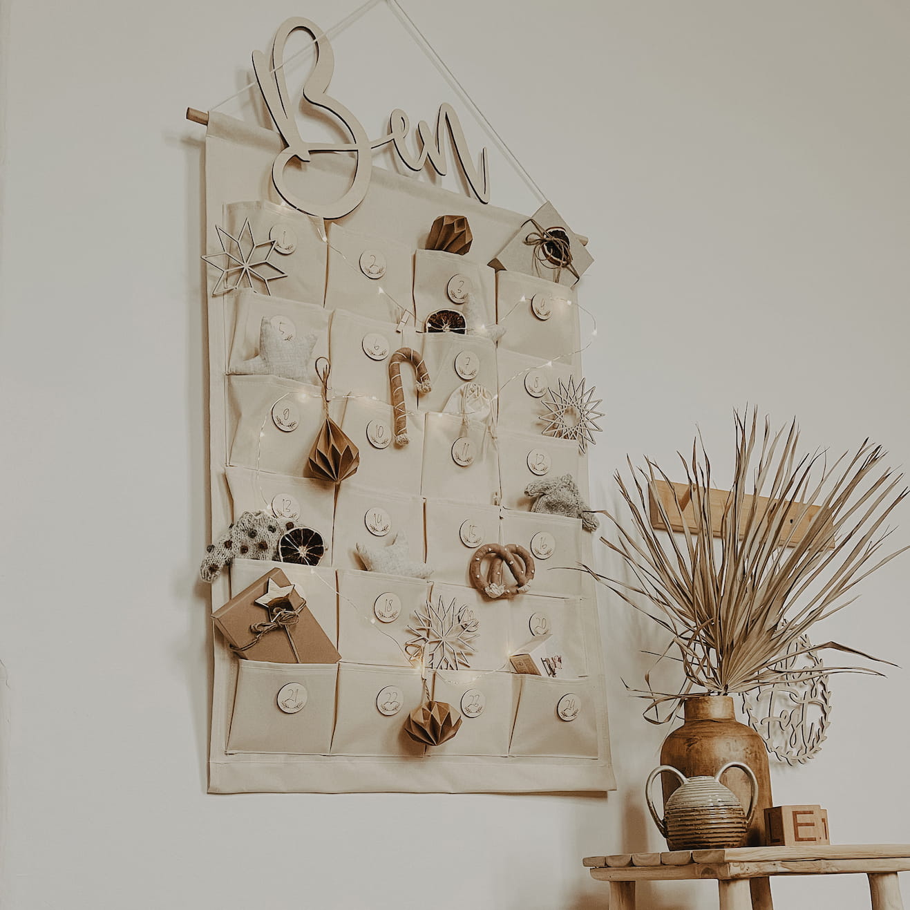 Adventskalender aus Stoff mit Holzzahlen & Holzschriftzug – wiederverwendbar - lyllevenn