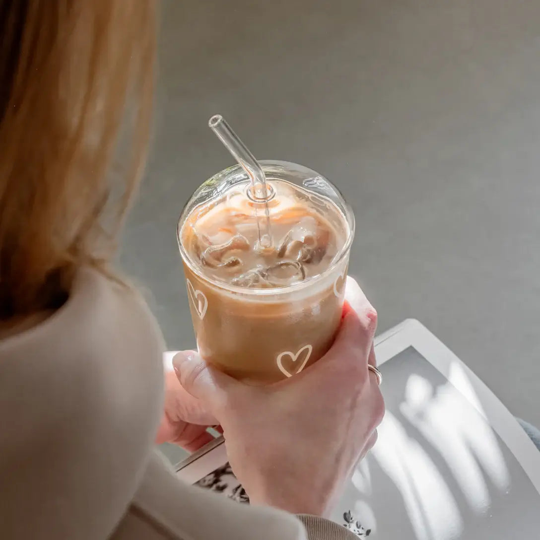 Glasdeckel für Trinkglas – gewölbt mit Strohhalmöffnung