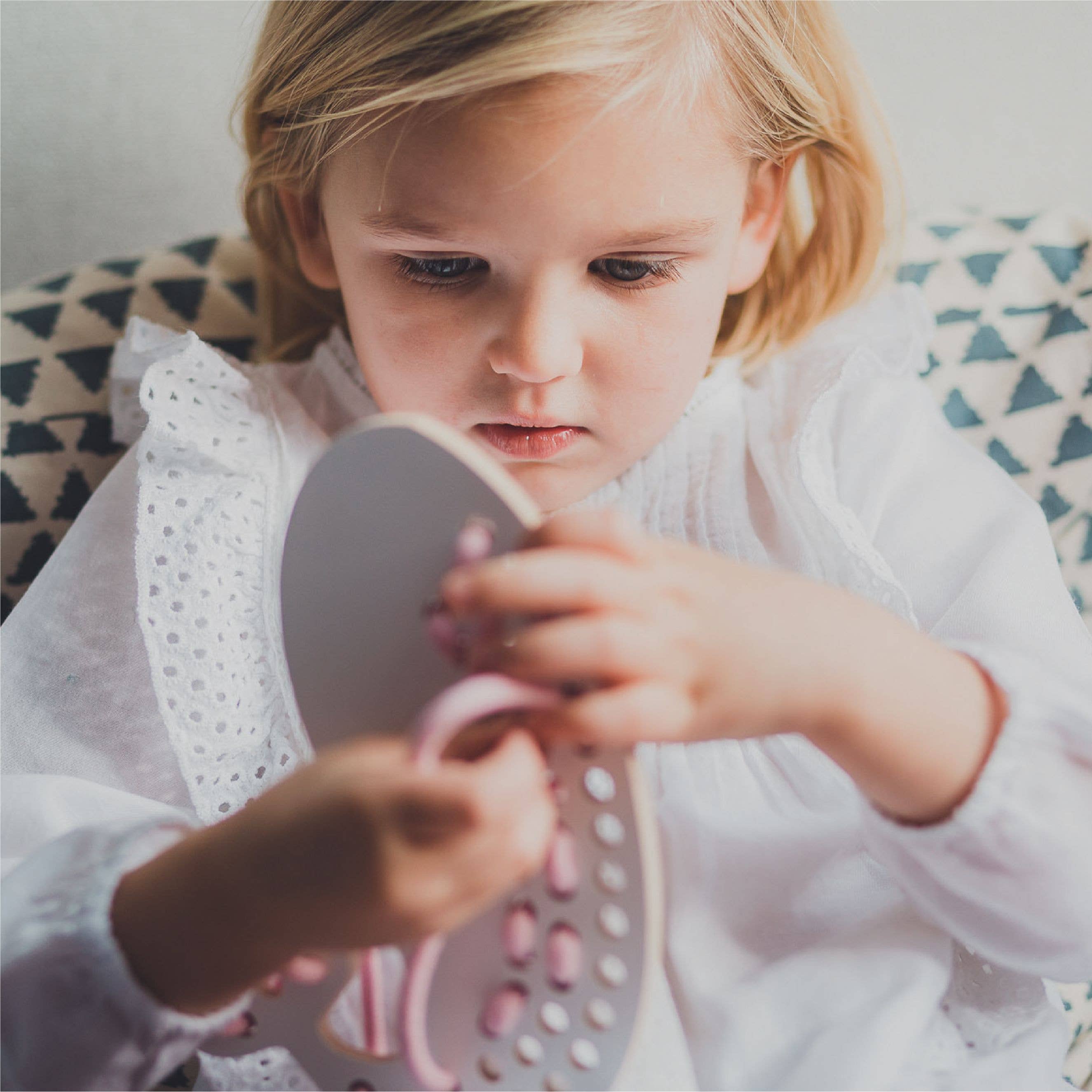 Fädelspiel aus Holz „Linus der Wal“ – Montessori-inspiriertes Lernspielzeug