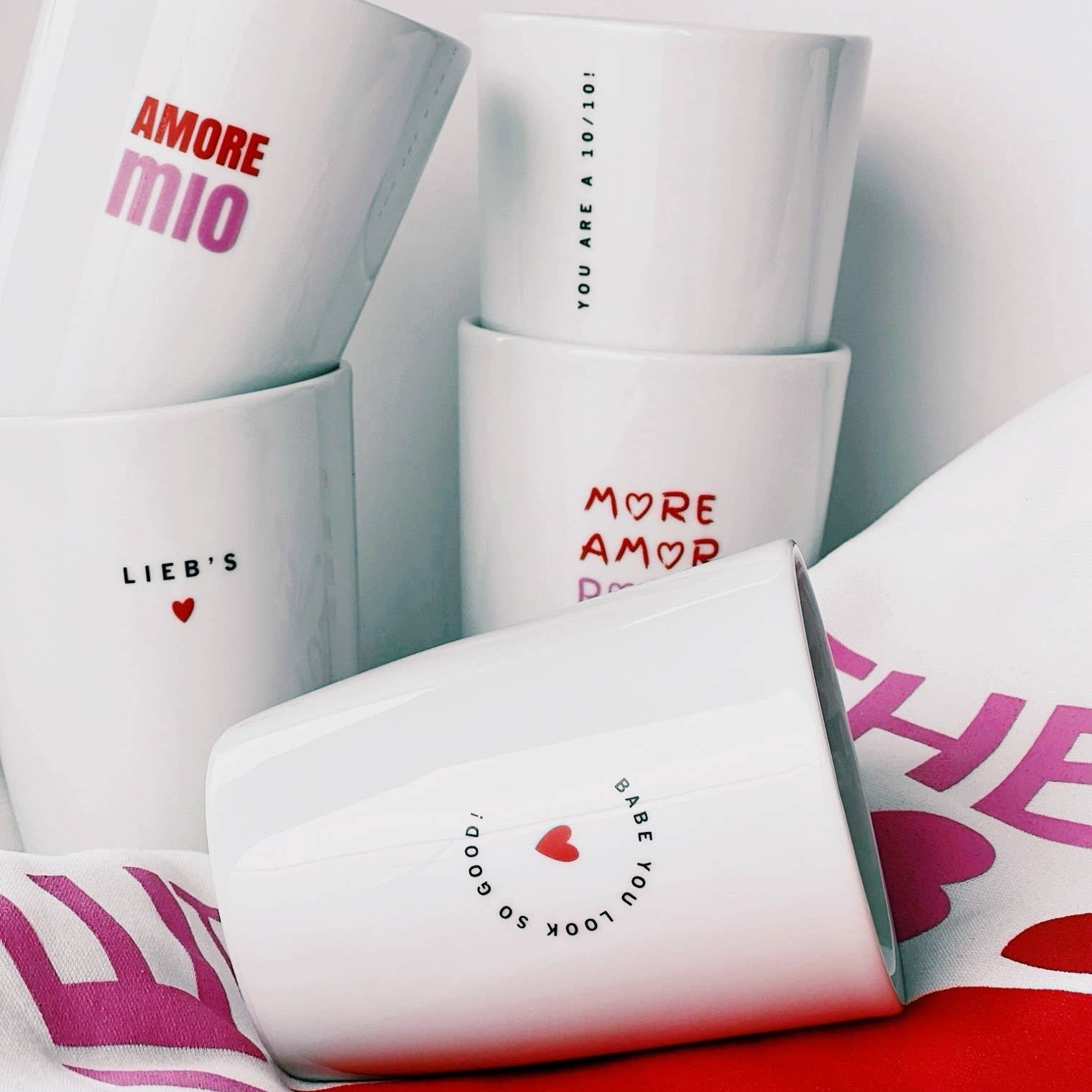 Becher aus Porzellan - Spread Love - lyllevenn