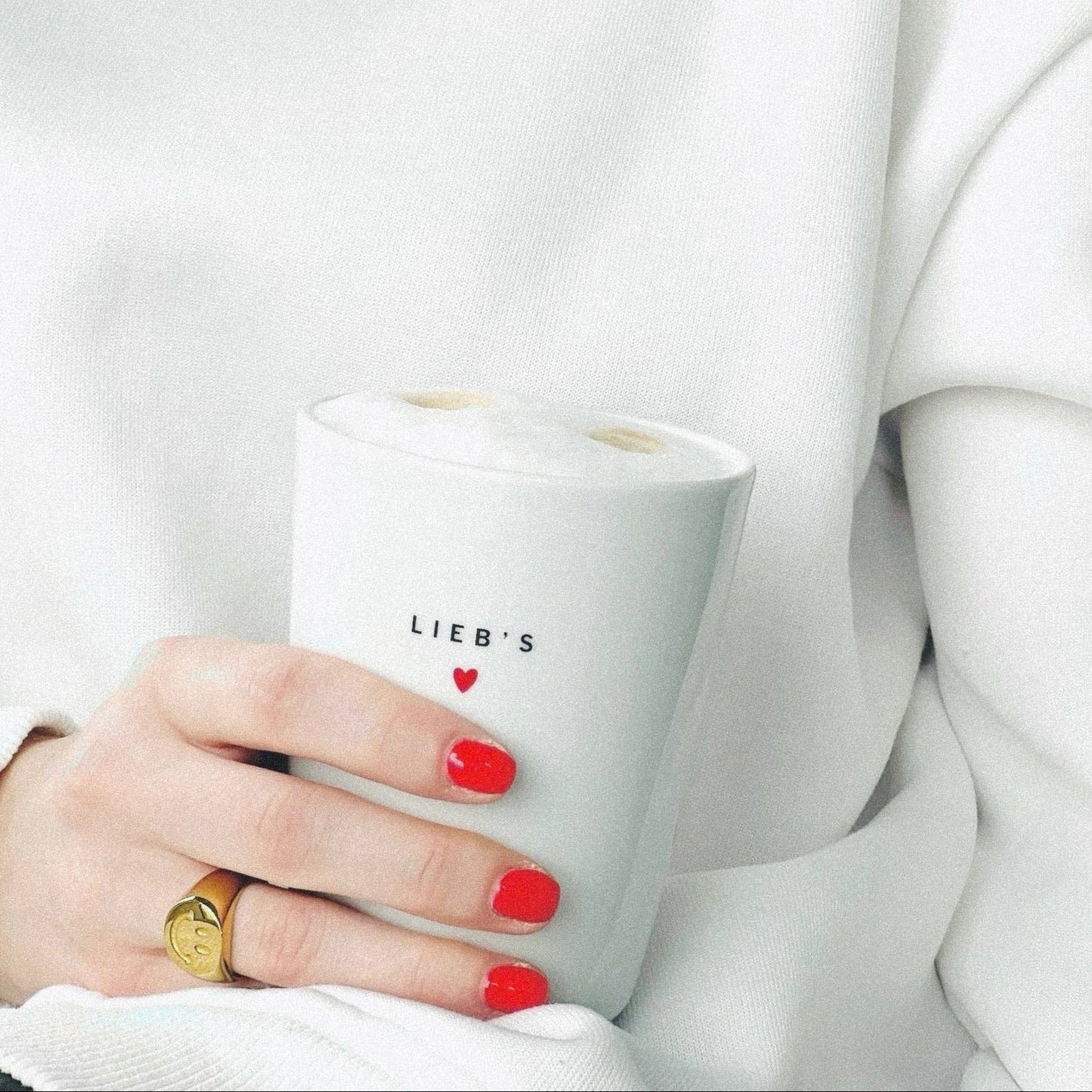 Becher aus Porzellan - Spread Love - lyllevenn