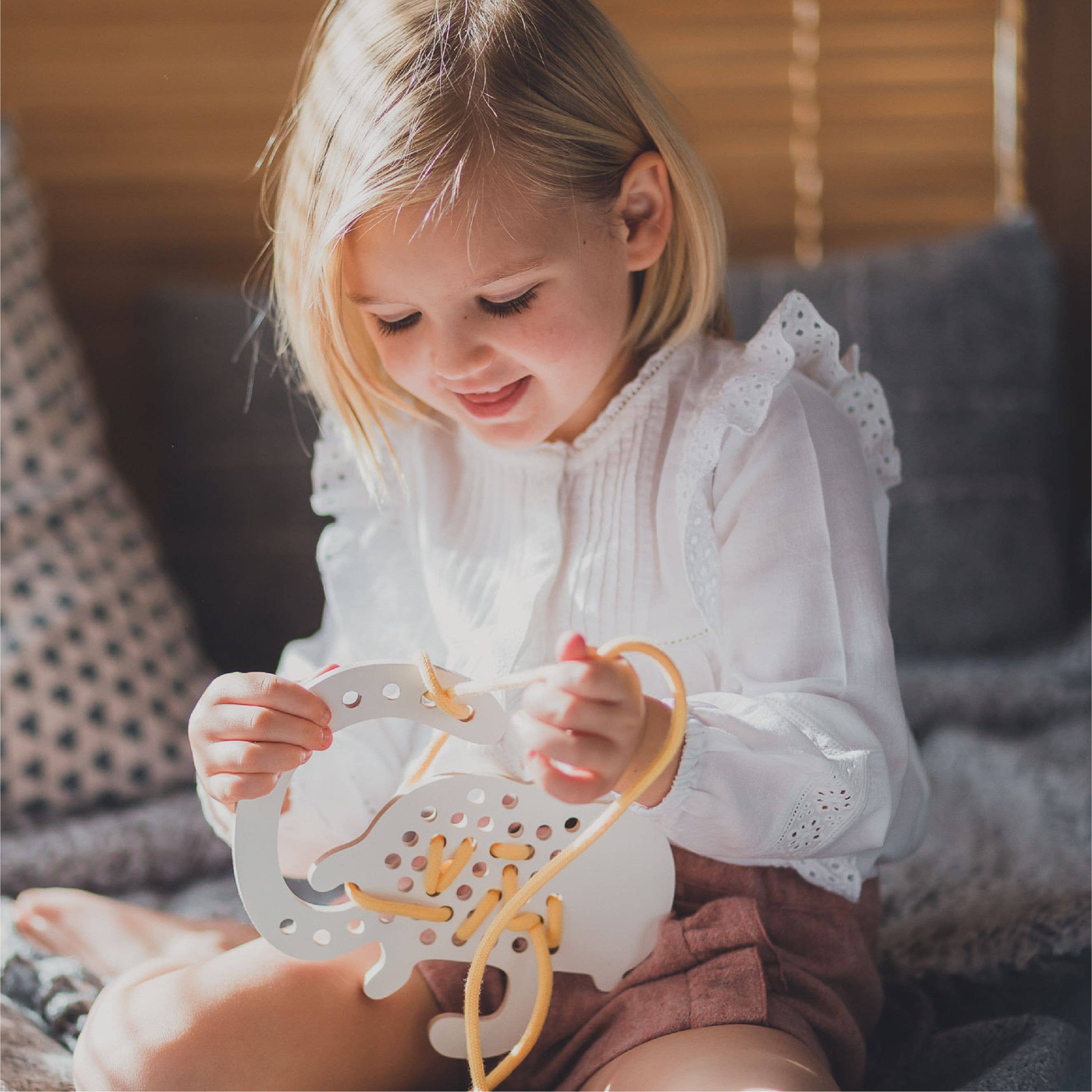 Fädelspiel aus Holz – Andi der Affe, Montessori-Spielzeug für Kinder