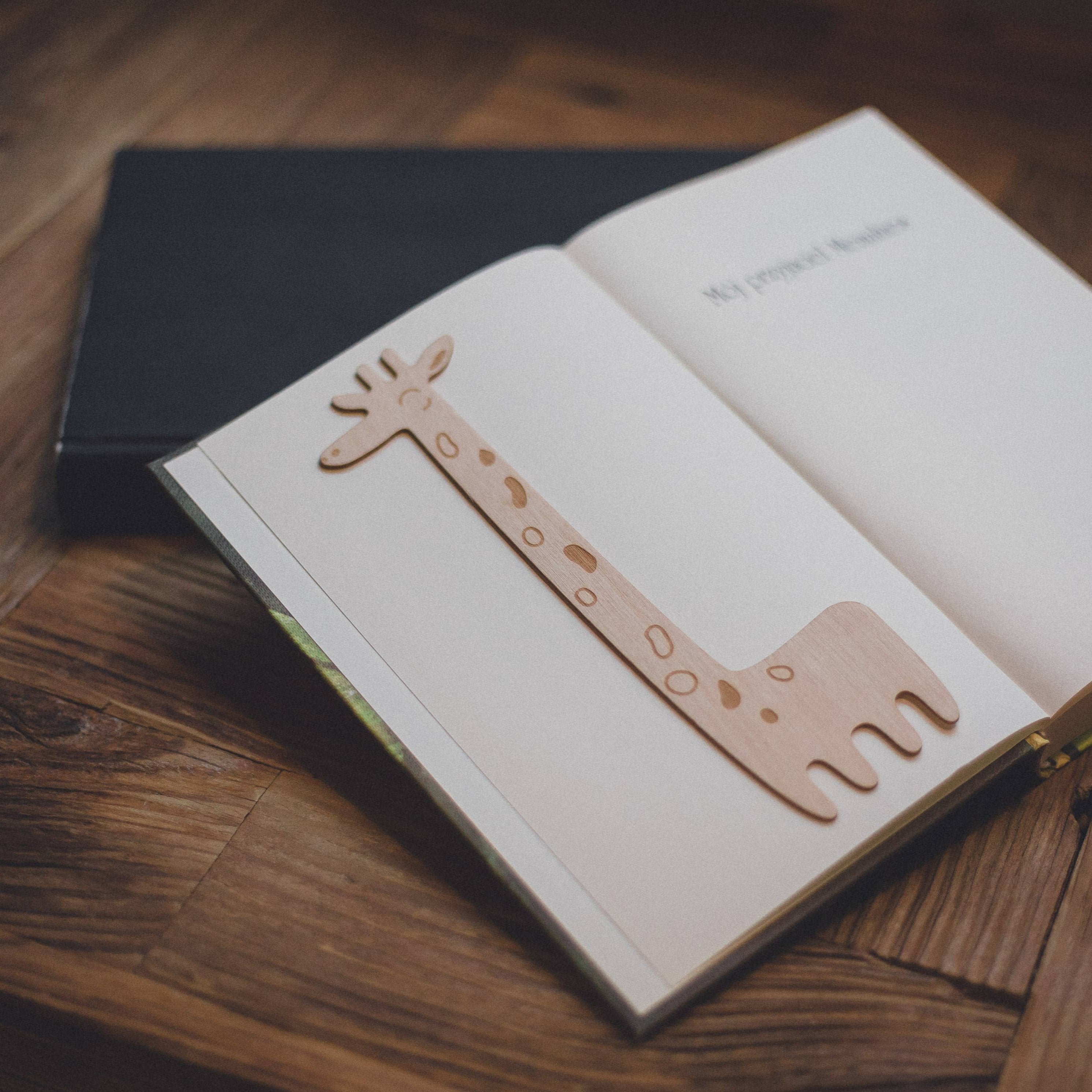 Lesezeichen aus Holz – Giraffe