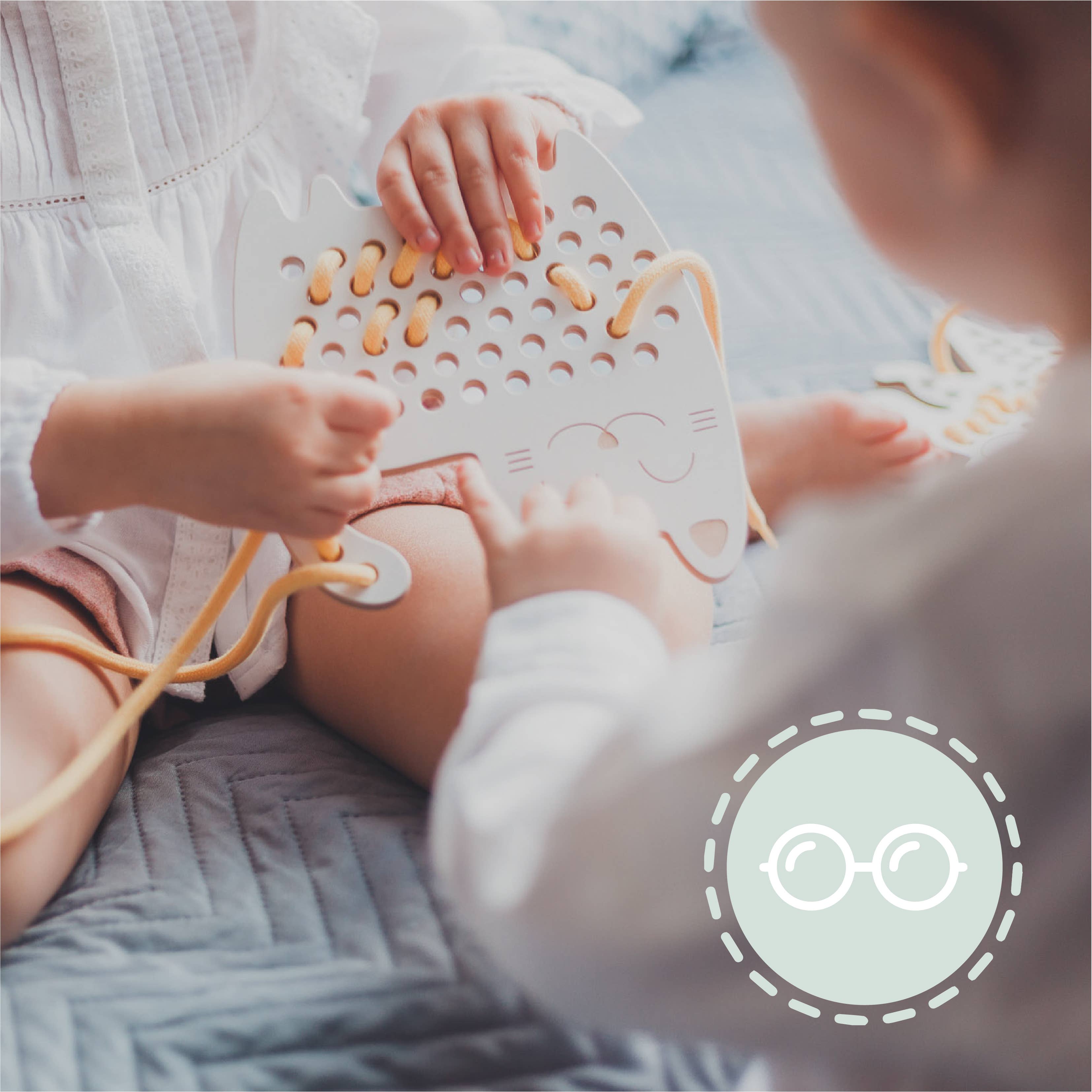 Fädelspiel aus Holz – "Klara die Katze“