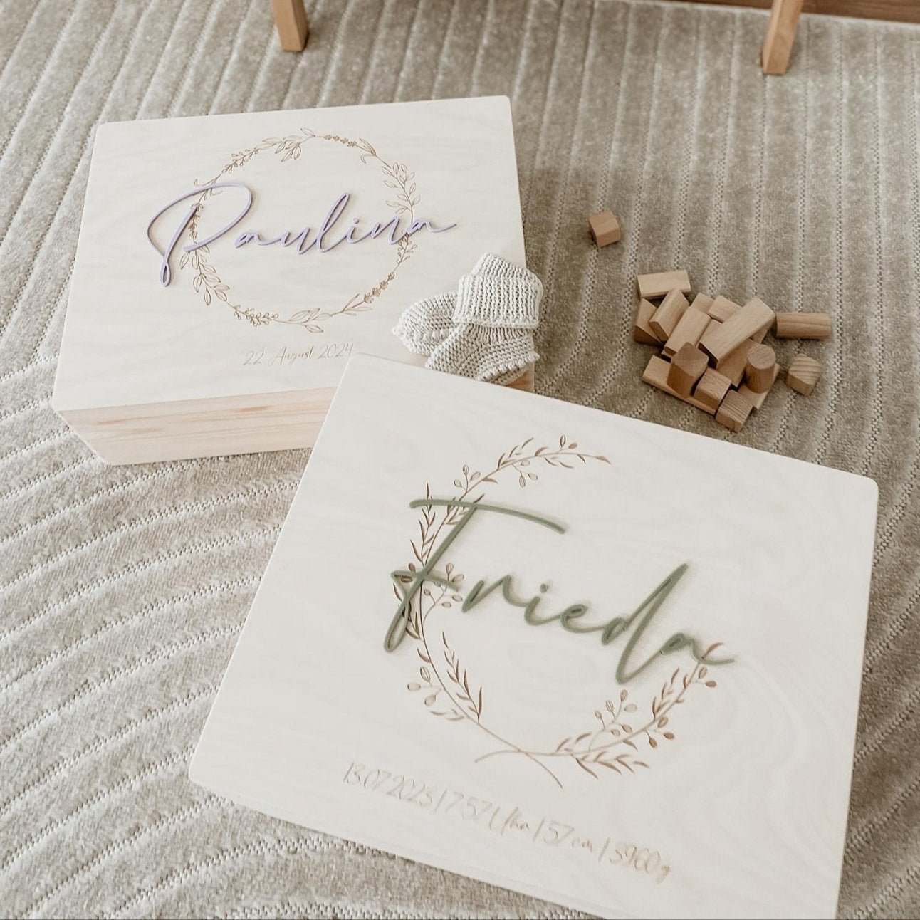 Erinnerungskiste Holz personalisiert - 3D Name Kränze Mix - lyllevenn