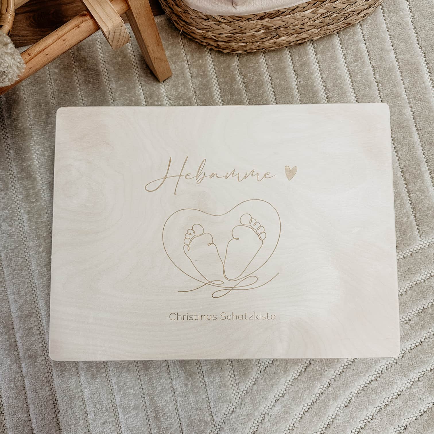 Erinnerungskiste Holz personalisiert - Babyfüße - lyllevenn